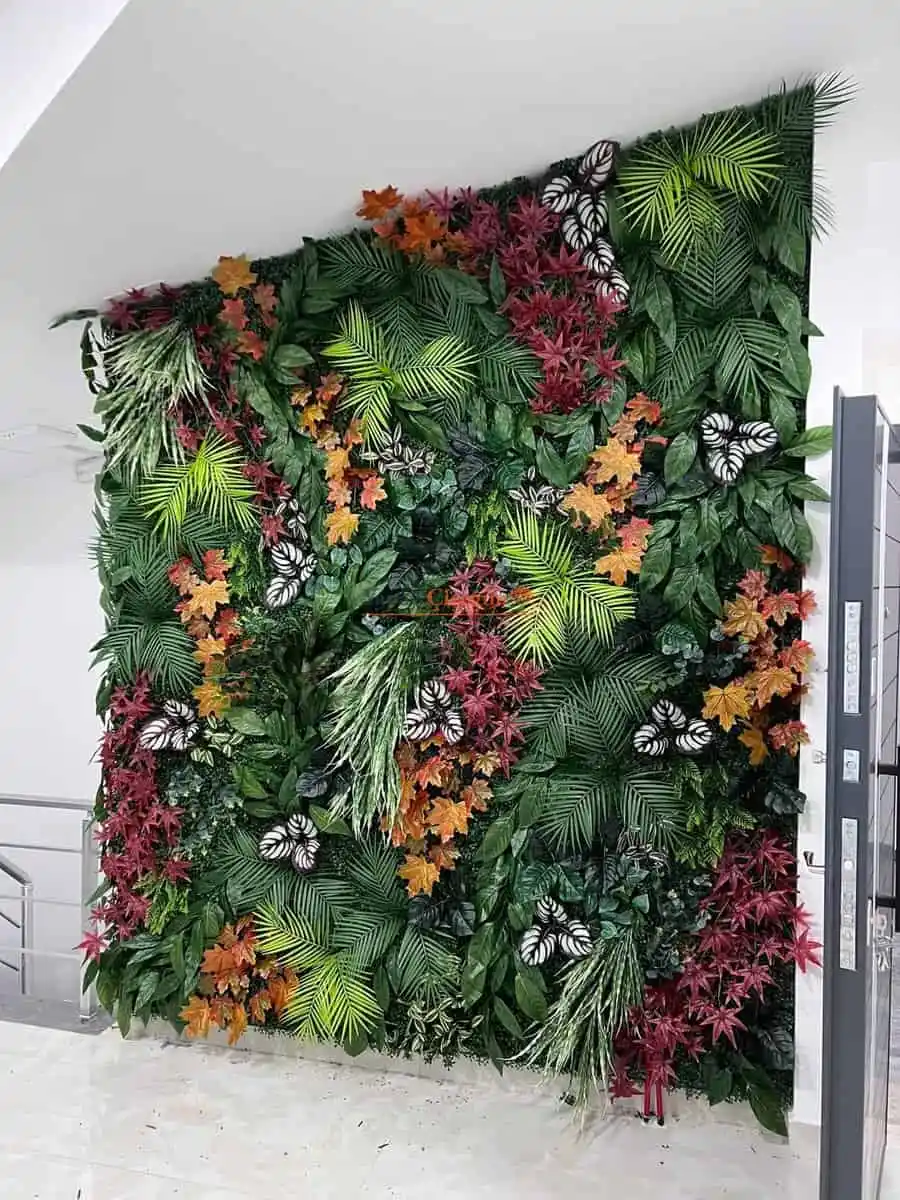 Dekoratif Yapay Duvar Çiçekleri ile Mekânlarınızı Canlandırmanın Yolları