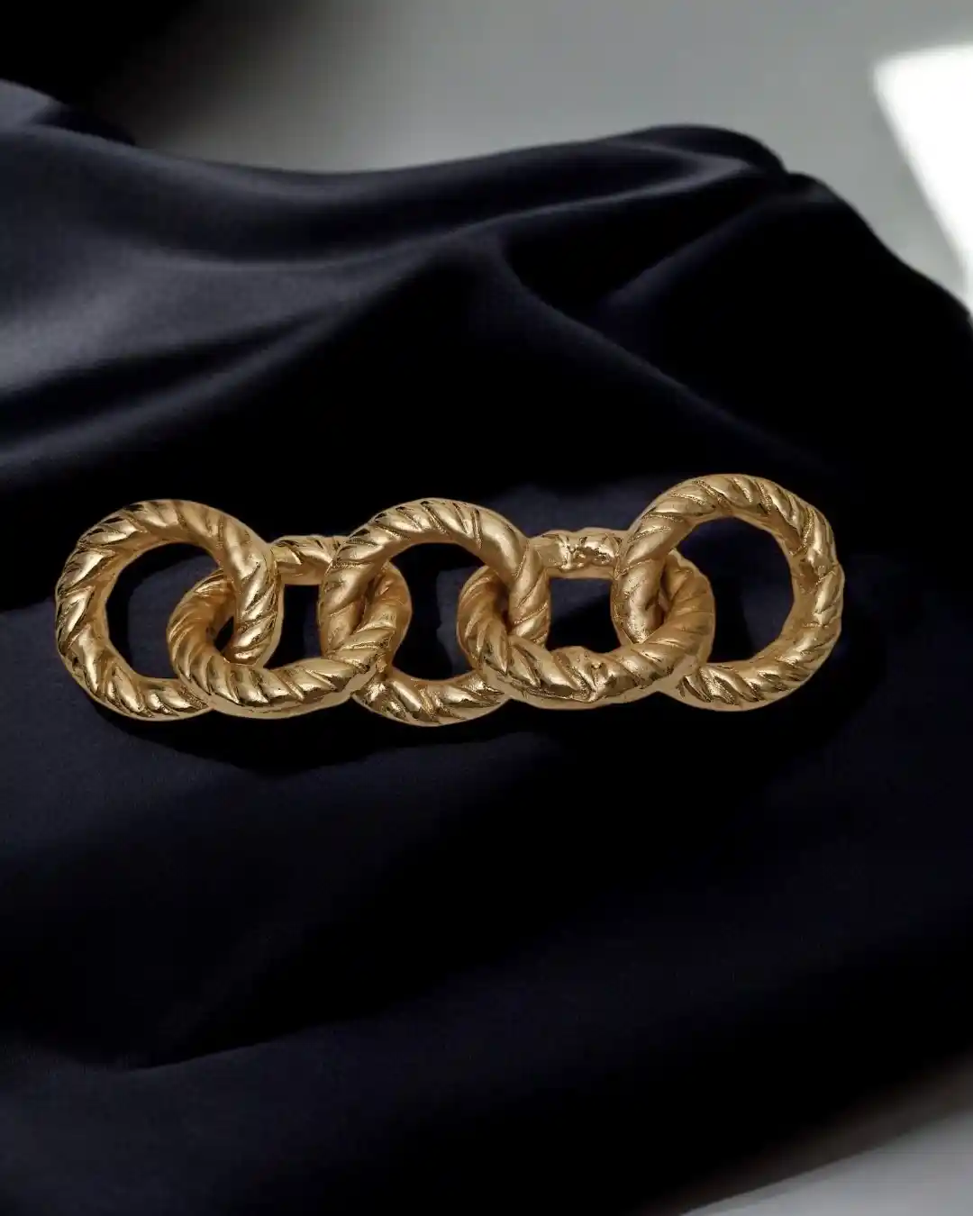 Dekoratif Zincirlerle Mekânınıza Şıklık ve Fonksiyonellik Katın