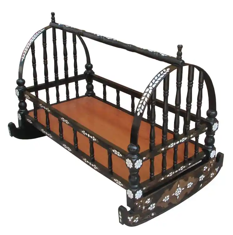 Demir Bebek Beşiği Dekorasyonunda Zarafet ve Dayanıklılık Sağlayan Modern ve Vintage Seçenekler