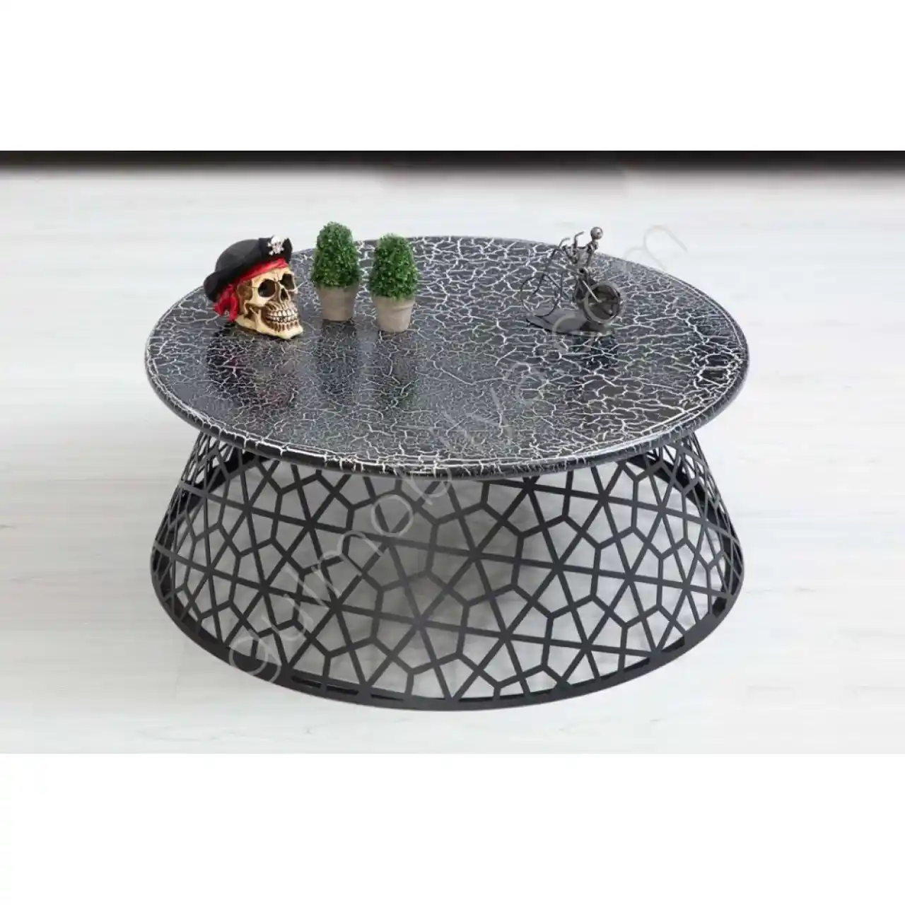 Demir Orta Sehpa ile Modern ve Dayanıklı Dekorasyon Çözümleri