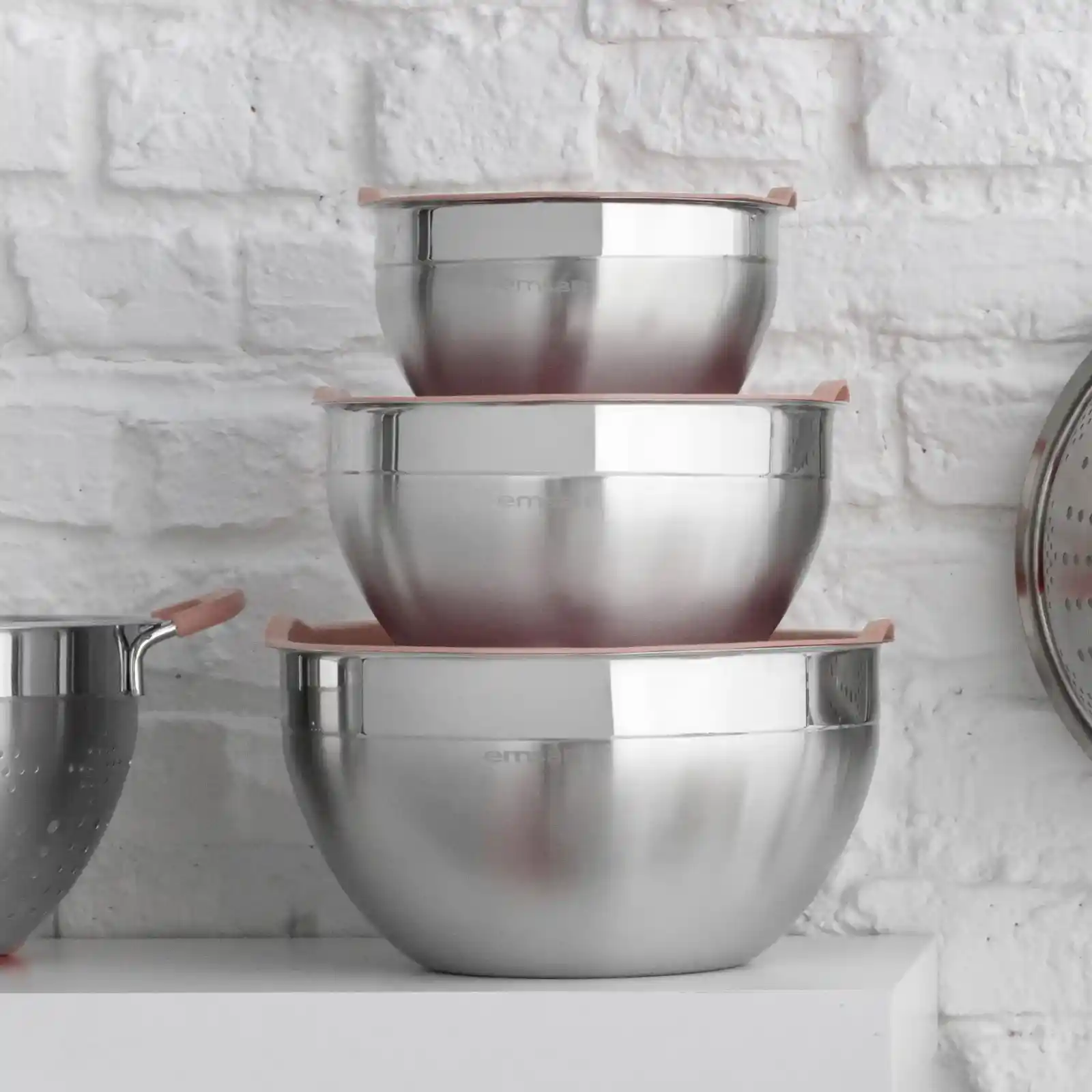 Demir Saklama Kabı ile Dekorasyonunuza Şıklık ve Fonksiyonellik Katın