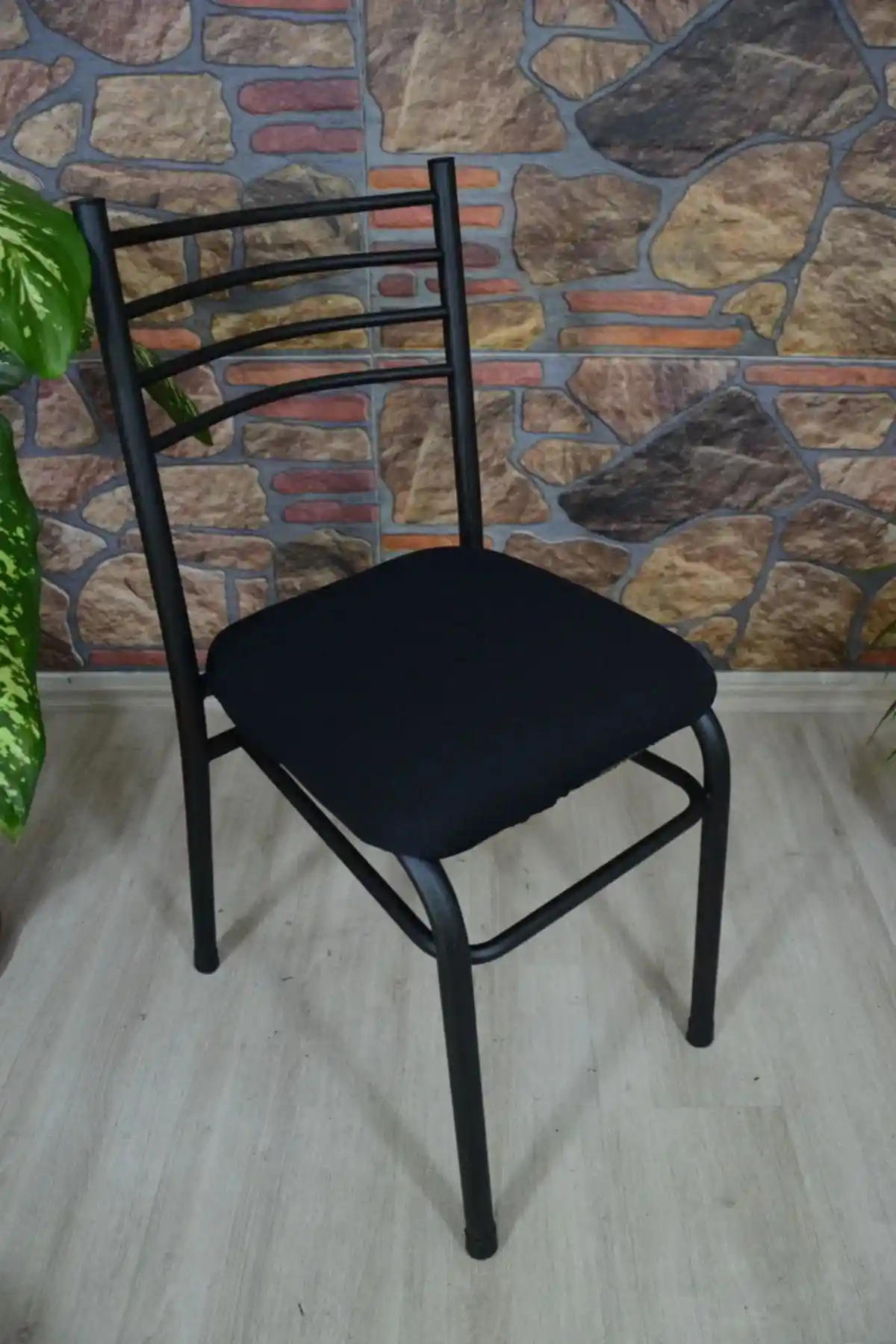 Demir Sandalye Kılıfı Seçimi ve Dekorasyonda Kullanım İpuçları