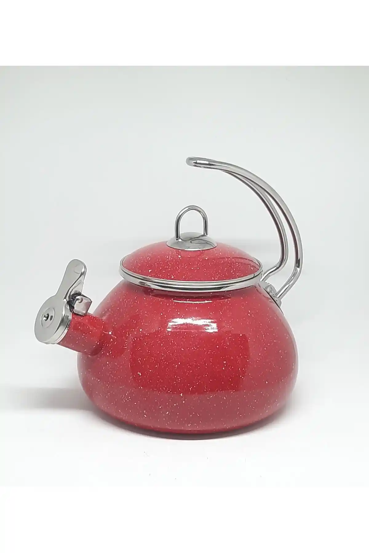 Demlik ve kettle kullanımıyla ev dekorasyonunda şıklık ve fonksiyonellik sağlama