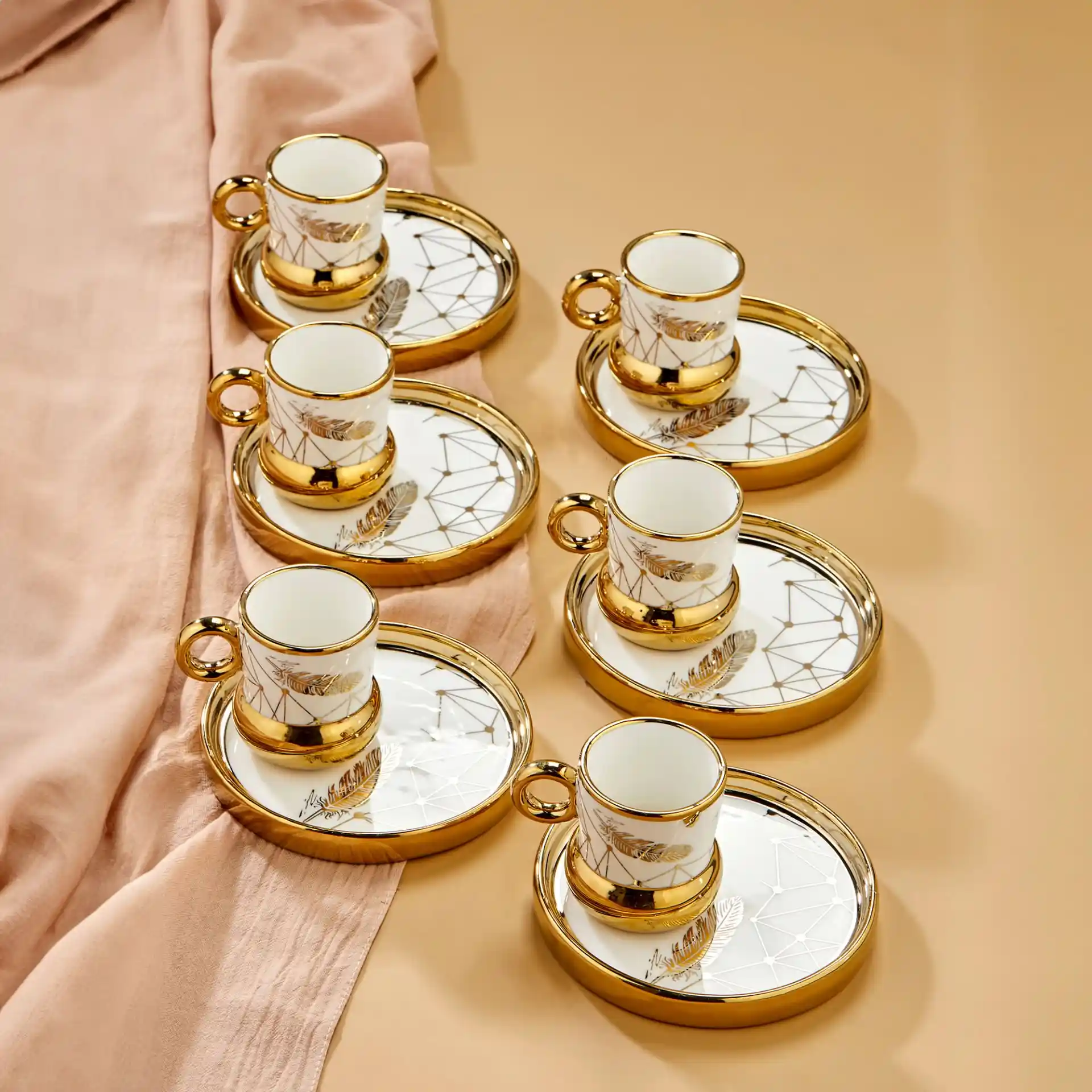 Desenli Fincan Takımlarıyla Ev Dekorasyonunuza Şıklık Katın ve Mekâna Karakter Kazandırın