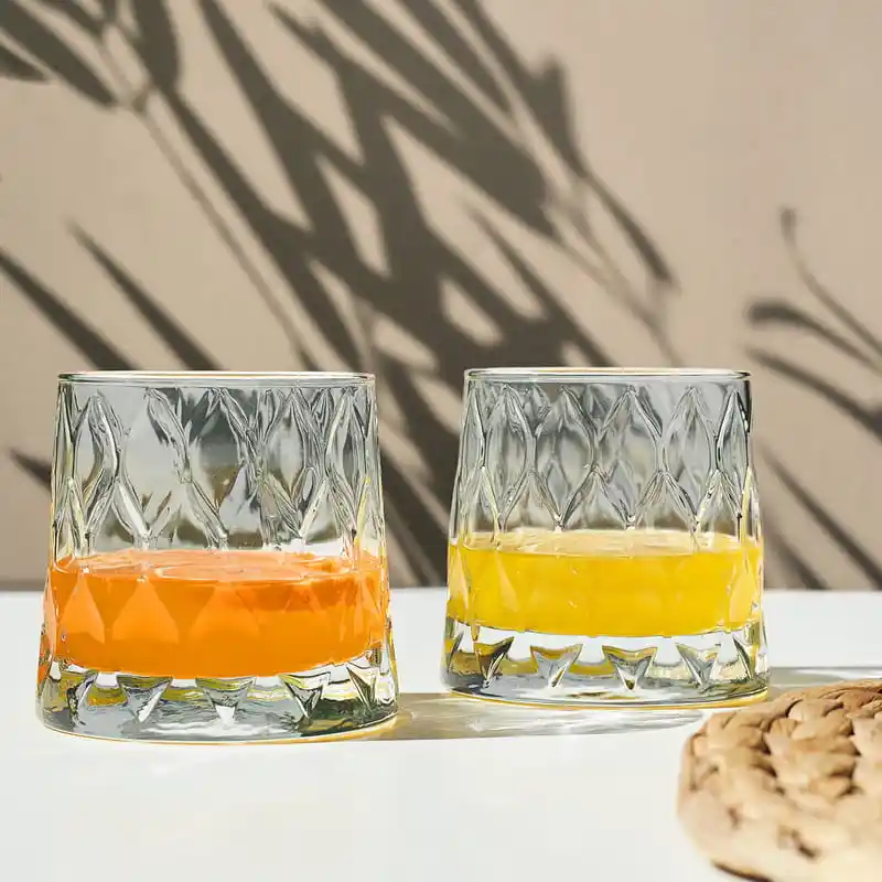 Desenli Meşrubat Bardakları ile Mekanlarınıza Şıklık Katın ve Dekorasyonu Zenginleştirin