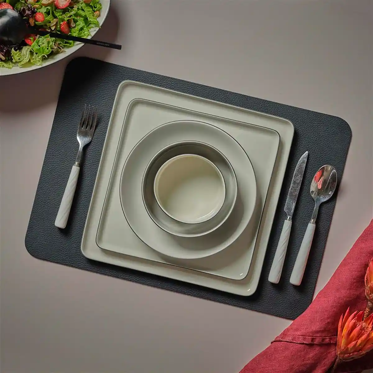 Dikdörtgen Amerikan Servisi ile Modern ve Şık Masa Dekorasyonu Yaratmanın Yolları