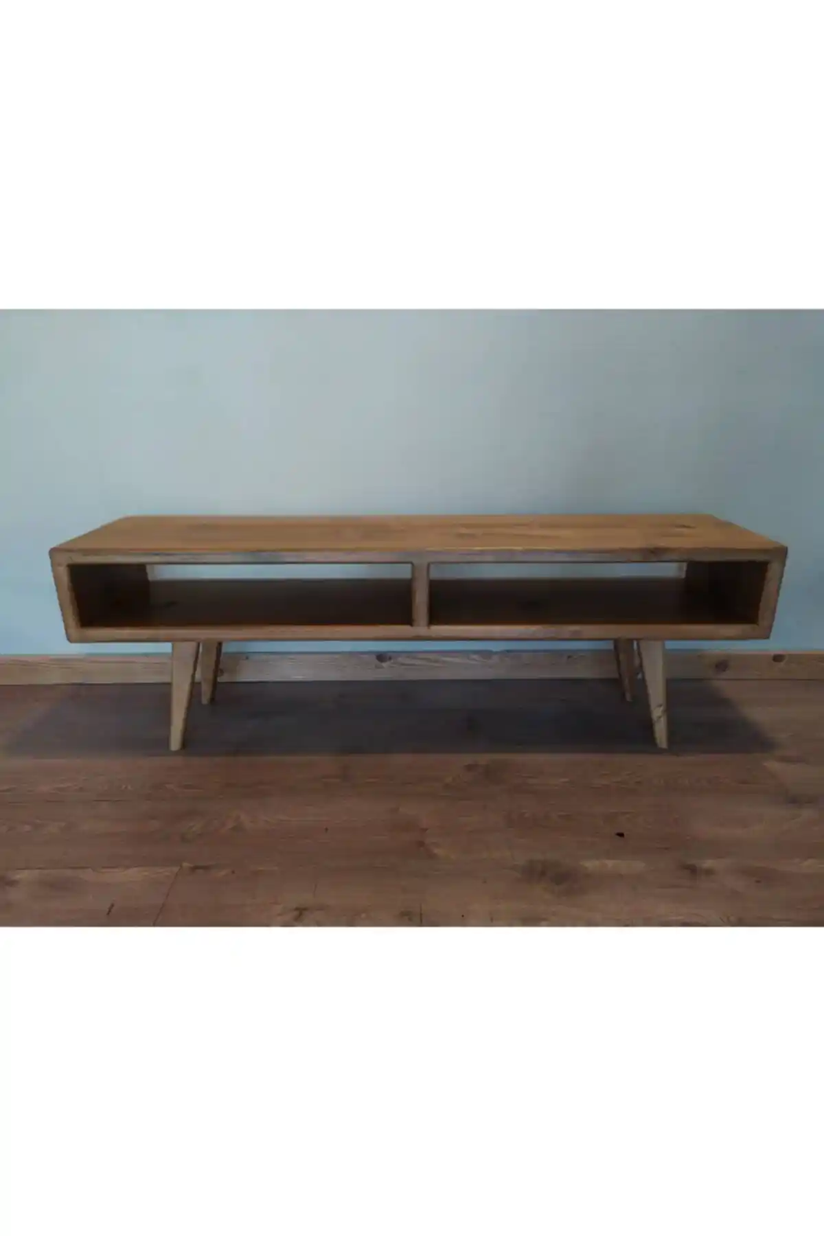 Doğal Ağaç TV Sehpası ile Evinizde Sıcak ve Doğal Bir Atmosfer Yaratın