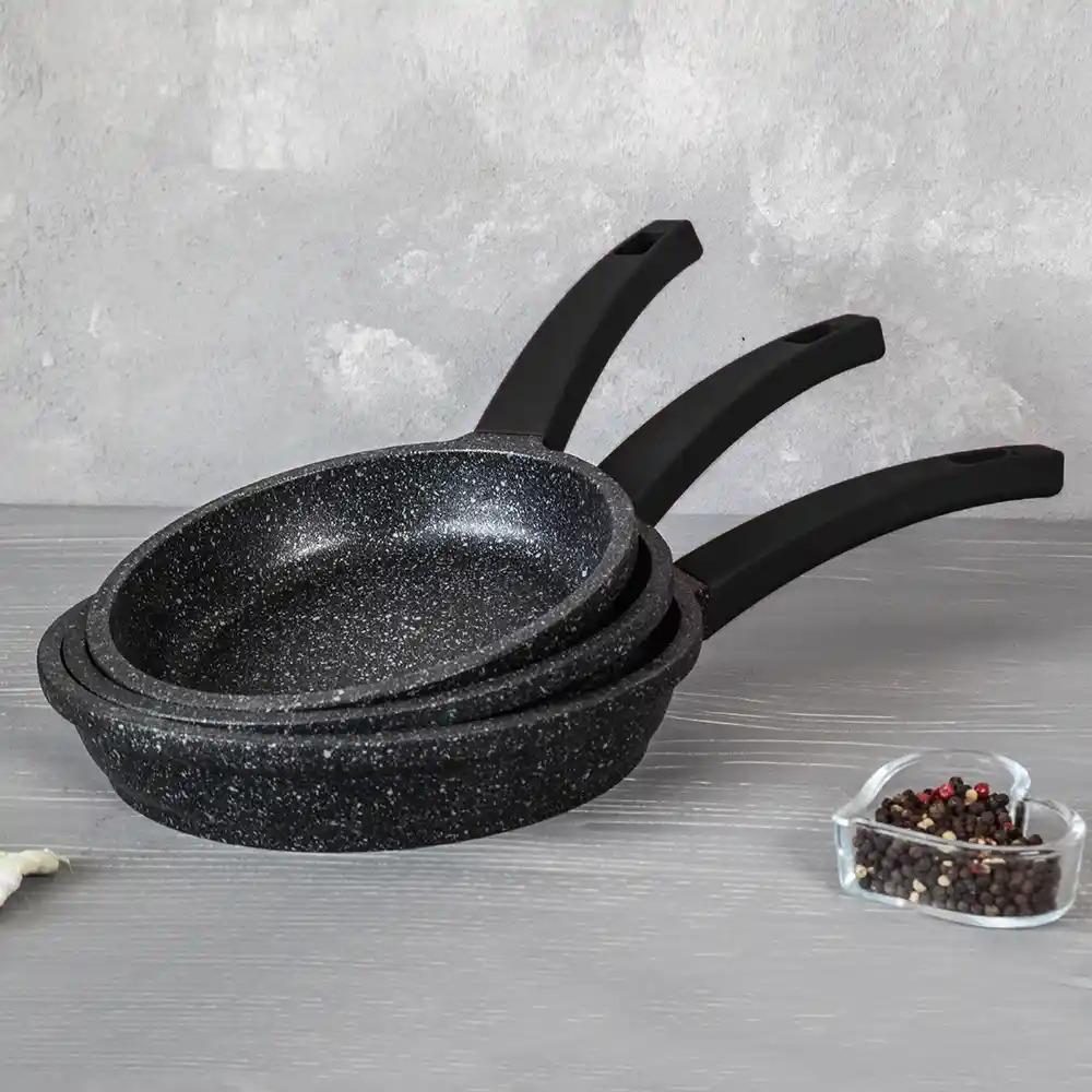 Döküm Granit Tava ile Modern Mutfak Dekorasyonunda Şıklık ve İşlevsellik