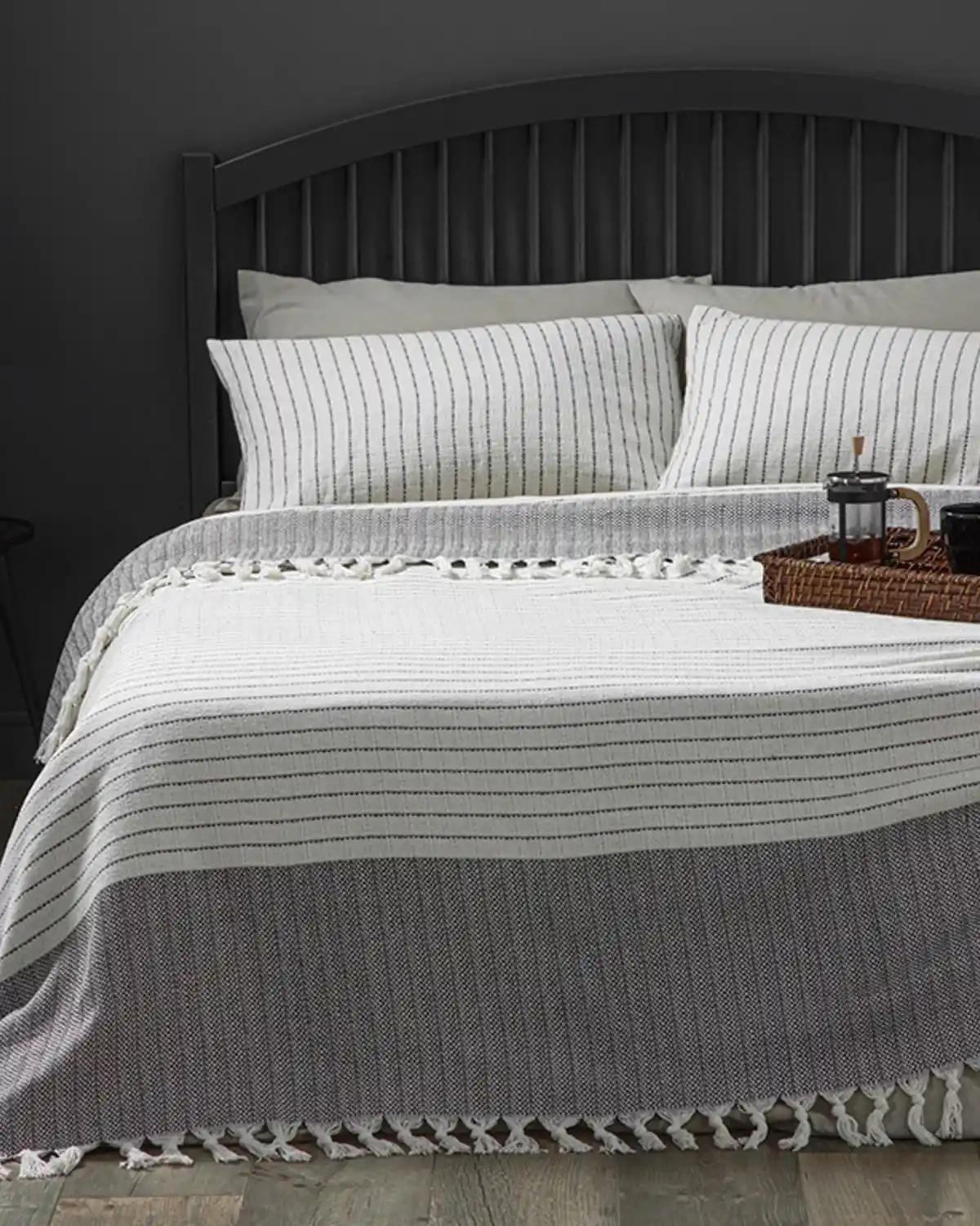 Dokuma Yatak Örtüsü ile Evinize Şıklık ve Konfor Katmanın Yolları