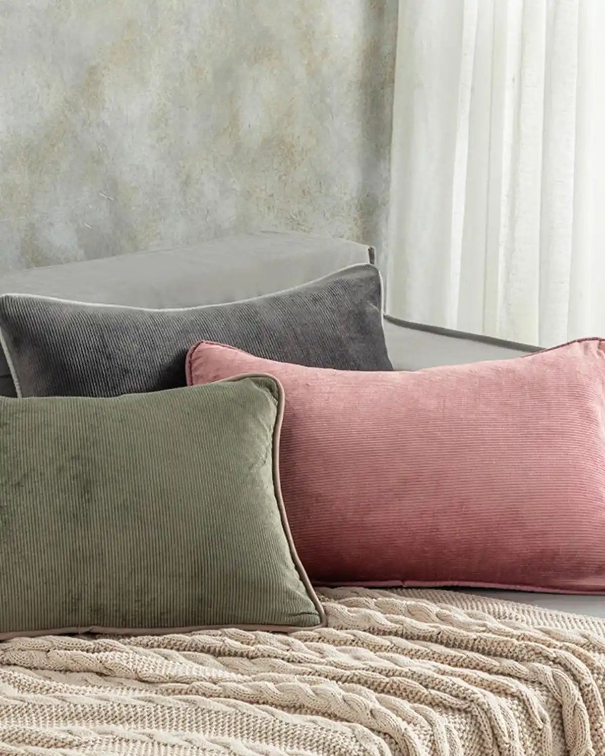 Dolgulu Kırlent ile Ev Dekorasyonunda Konfor ve Estetiğin Birleşimi