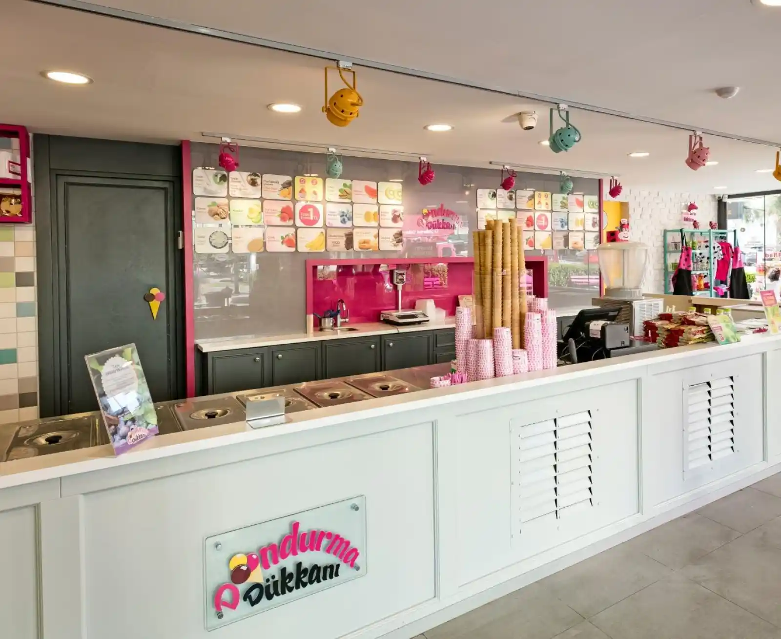 Dondurma Dükkanı Dekorasyonu İpuçları ve Tasarım Önerileri
