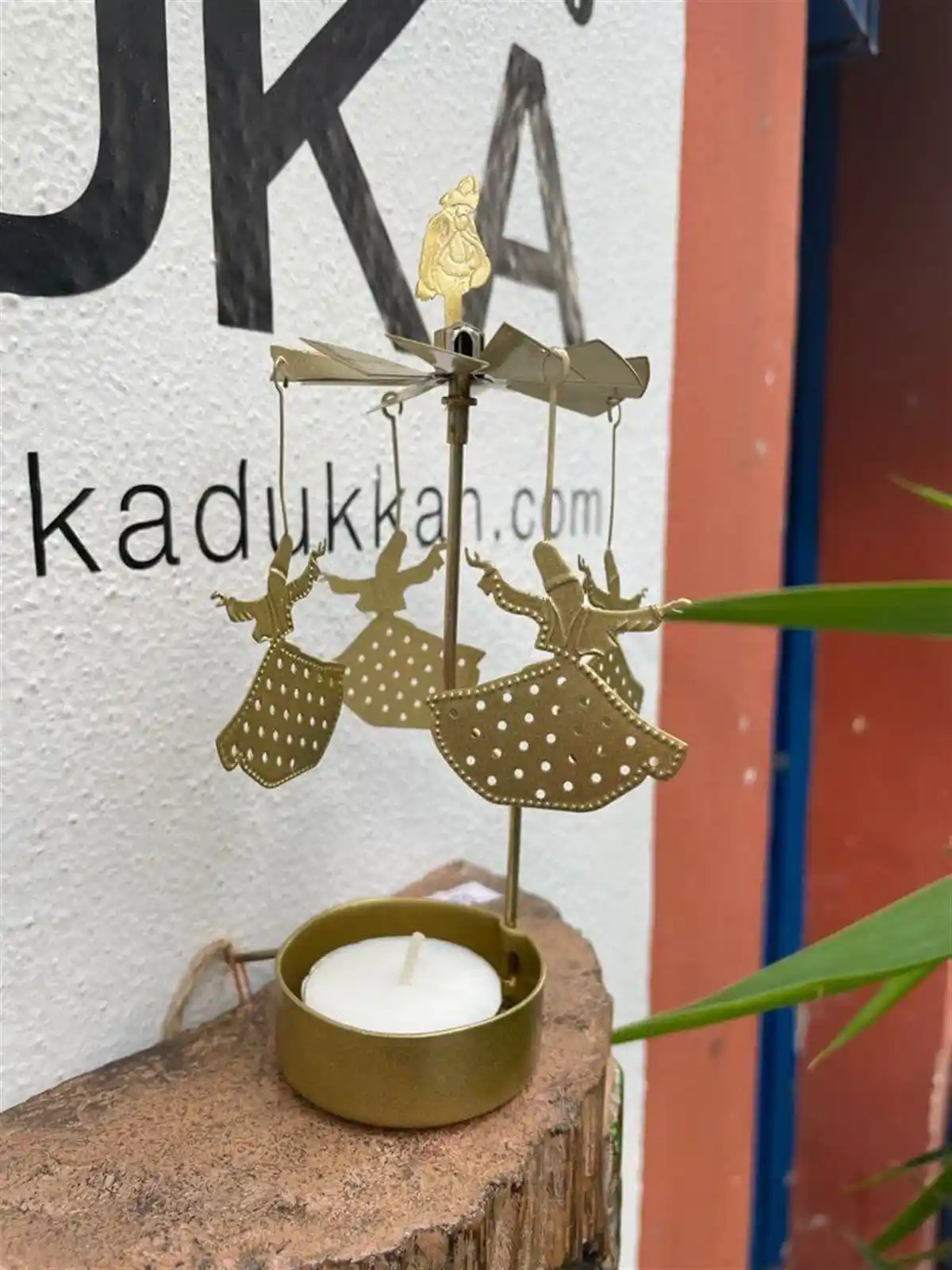 Dönen Mumluklar ile Ev Dekorasyonunda Zarafet ve Sıcaklık Yaratma Rehberi