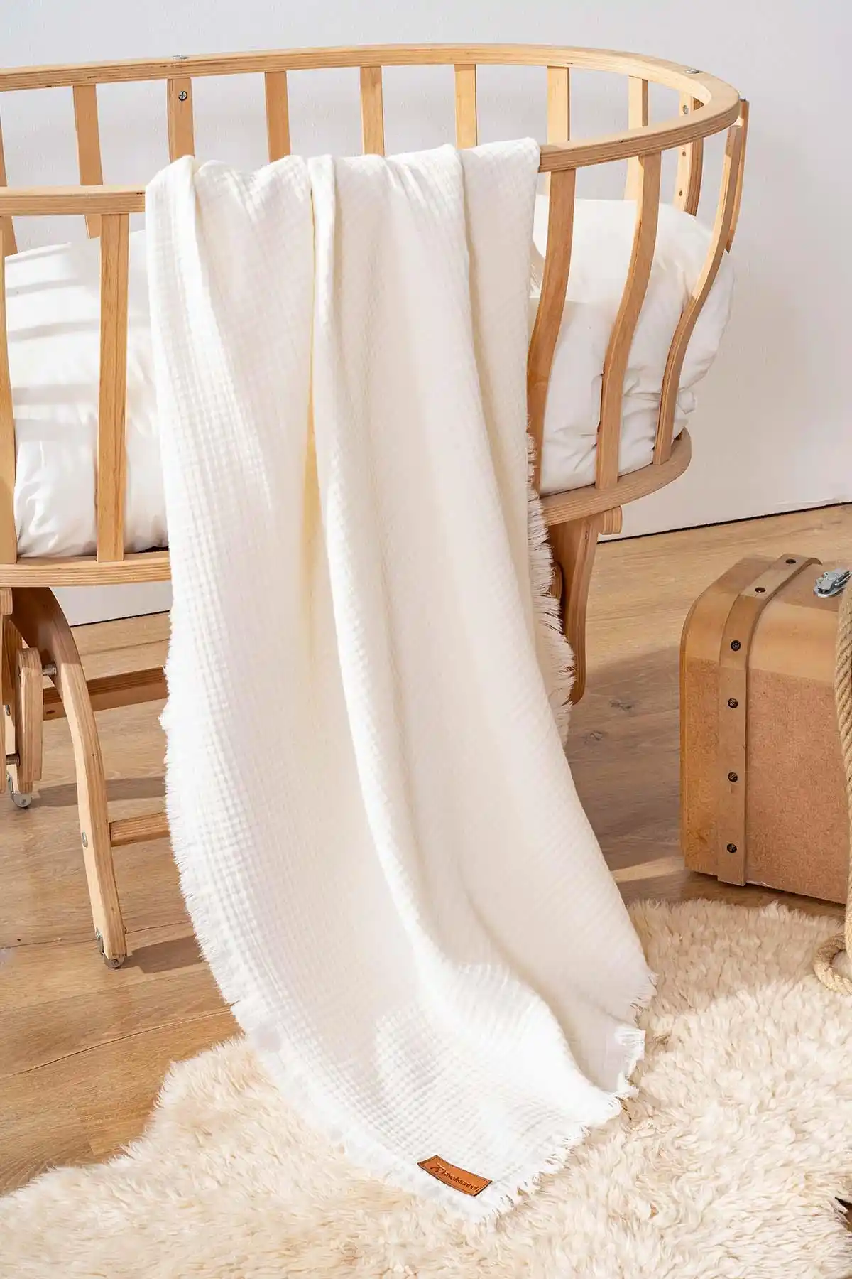 Dört Katlı Müslin Battaniyelerle Dekorasyonunuzu Şık ve Fonksiyonel Hale Getirin