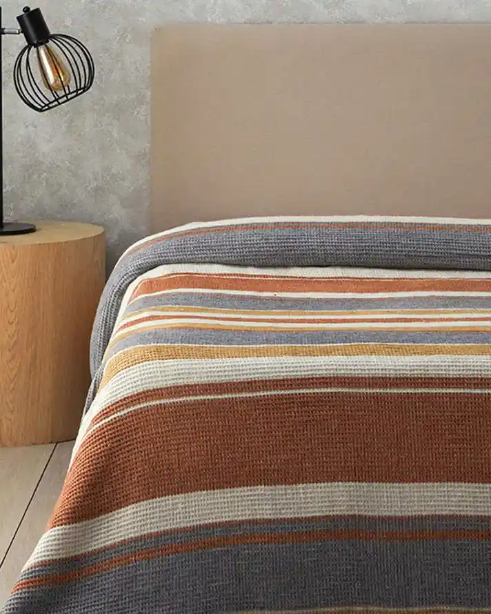 Dört Mevsim Battaniye ile Ev Dekorasyonunda Çok Yönlü Şıklık ve Konfor