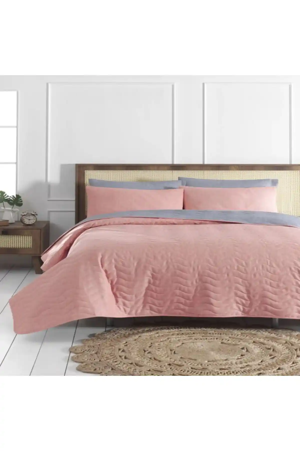 Dört Mevsim Yatak Örtüsü: Yatak Odalarında Konfor ve Estetiği Bir Arada Sağlayan Çözüm