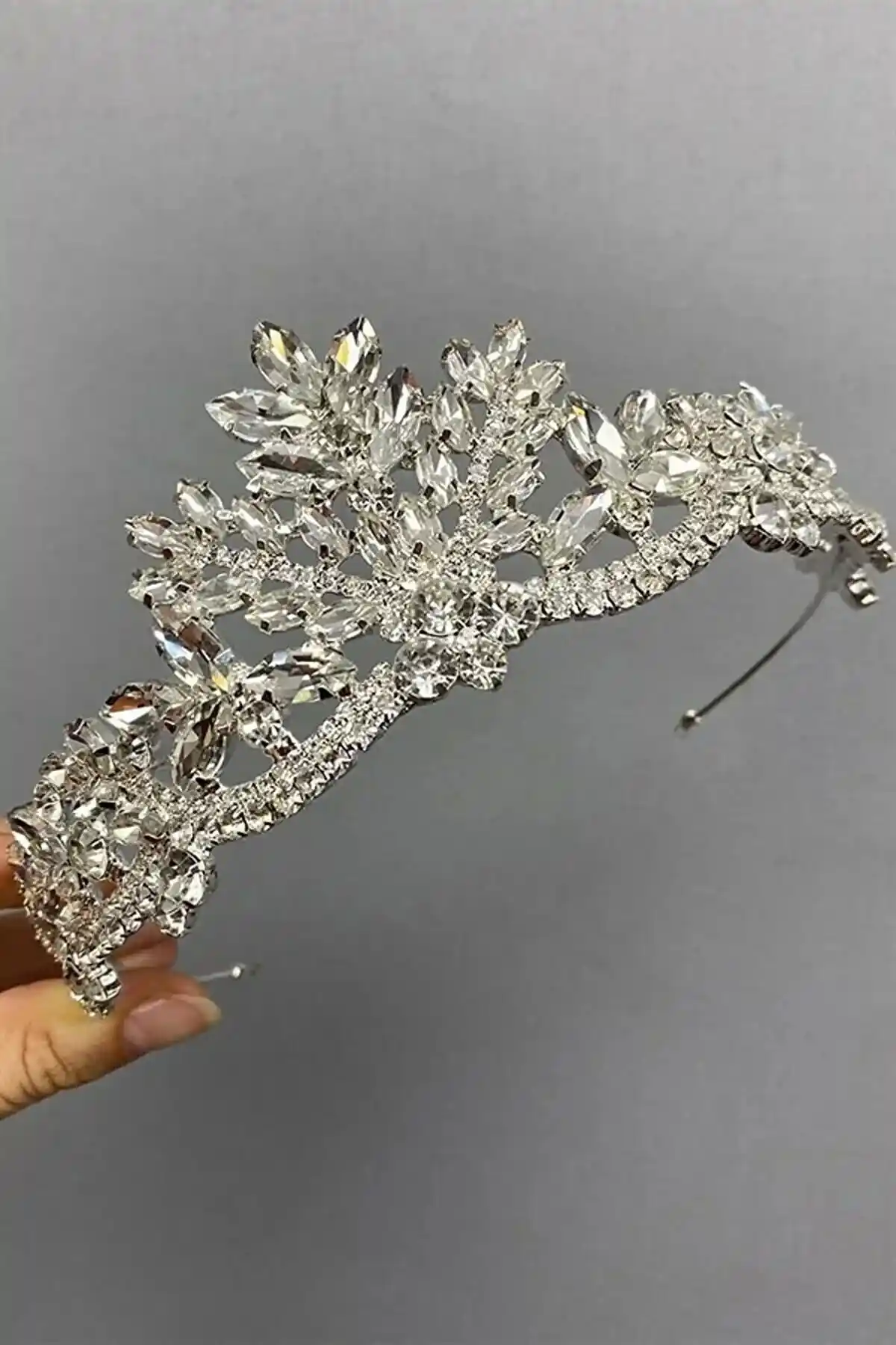 Düğün Tacı Seçimi ve Dekorasyon Uyumuyla Göz Kamaştırıcı Bir Gün Yaratın