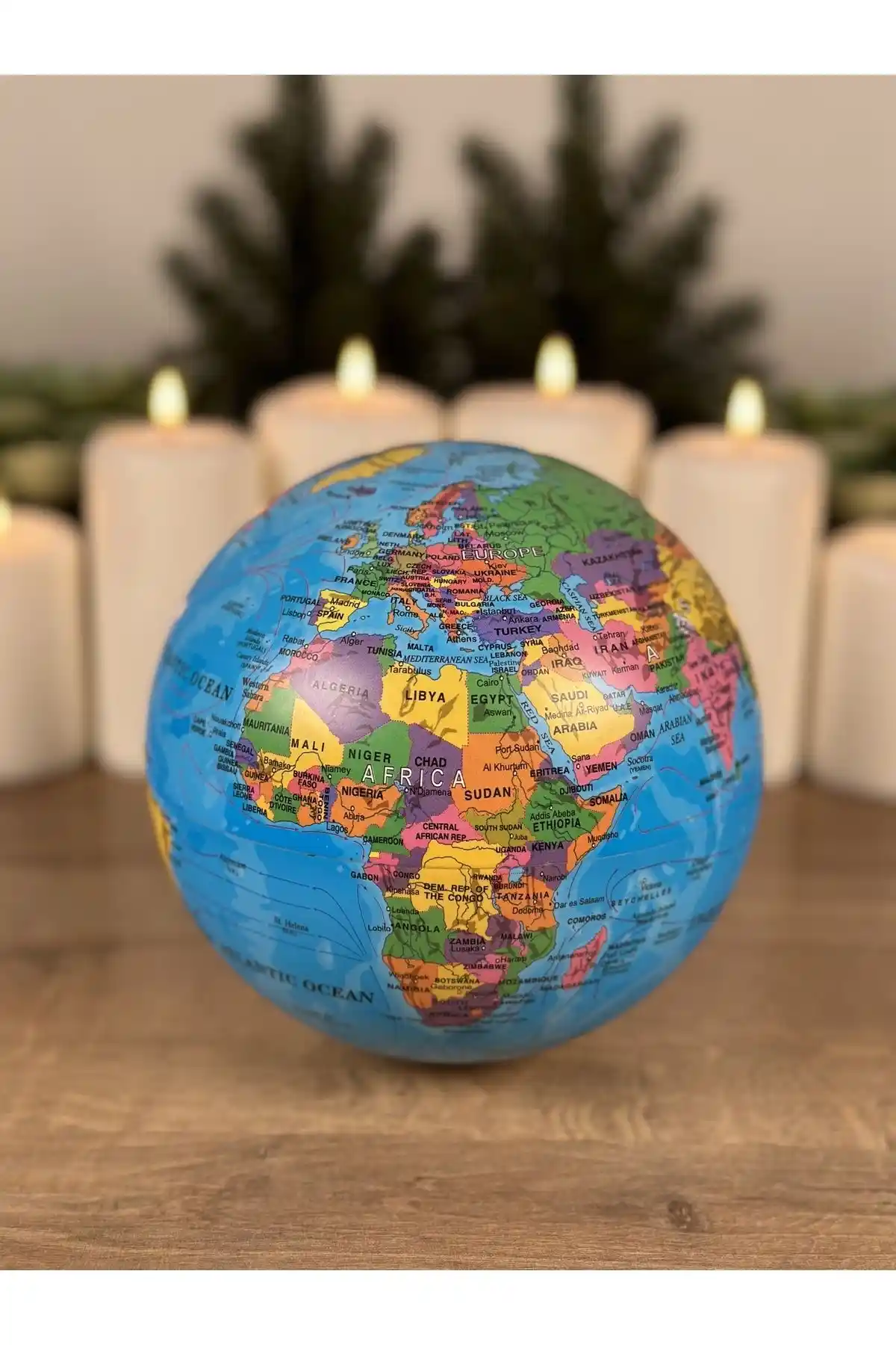 Dünya Küresi Dekorasyon ve Hediye Seçenekleriyle Şıklığı Yansıtıyor