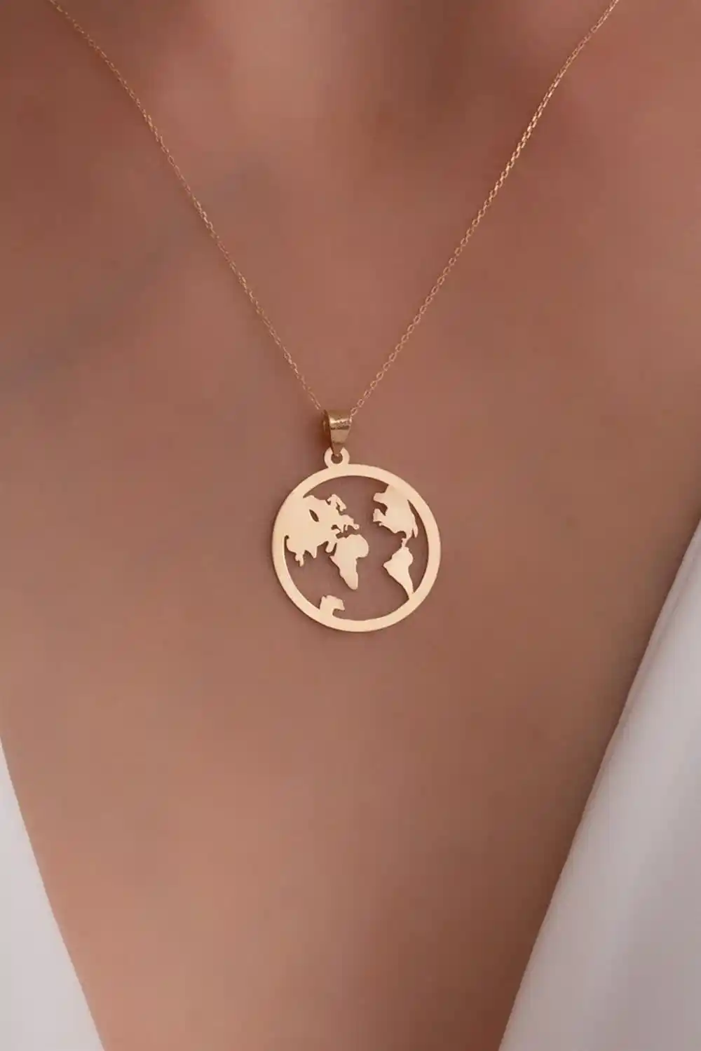 Dünya Temalı Takılar ve Dekorasyon Ürünleri: Evrensel Bir Sembolün Tasarımı ve Kullanımı