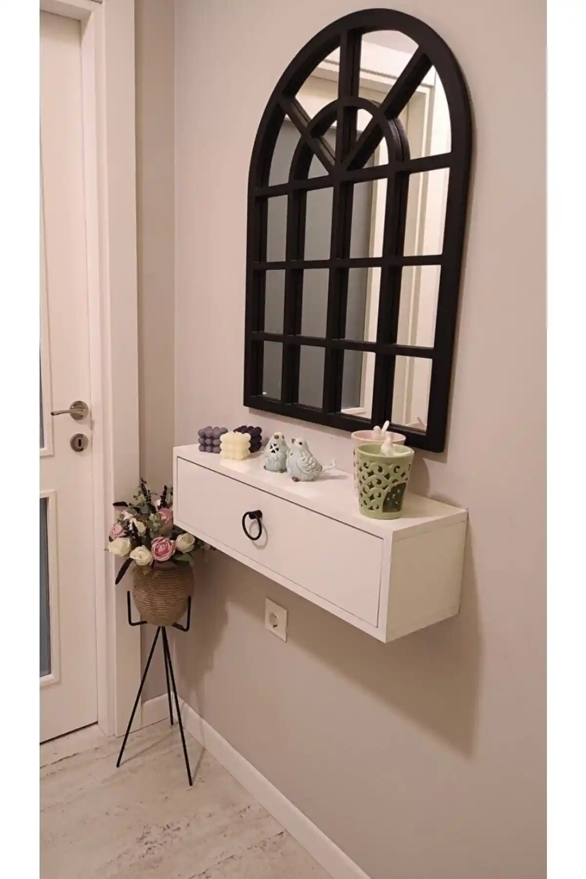 Duvar Dresuar ile Modern ve Fonksiyonel Dekorasyon Çözümleri