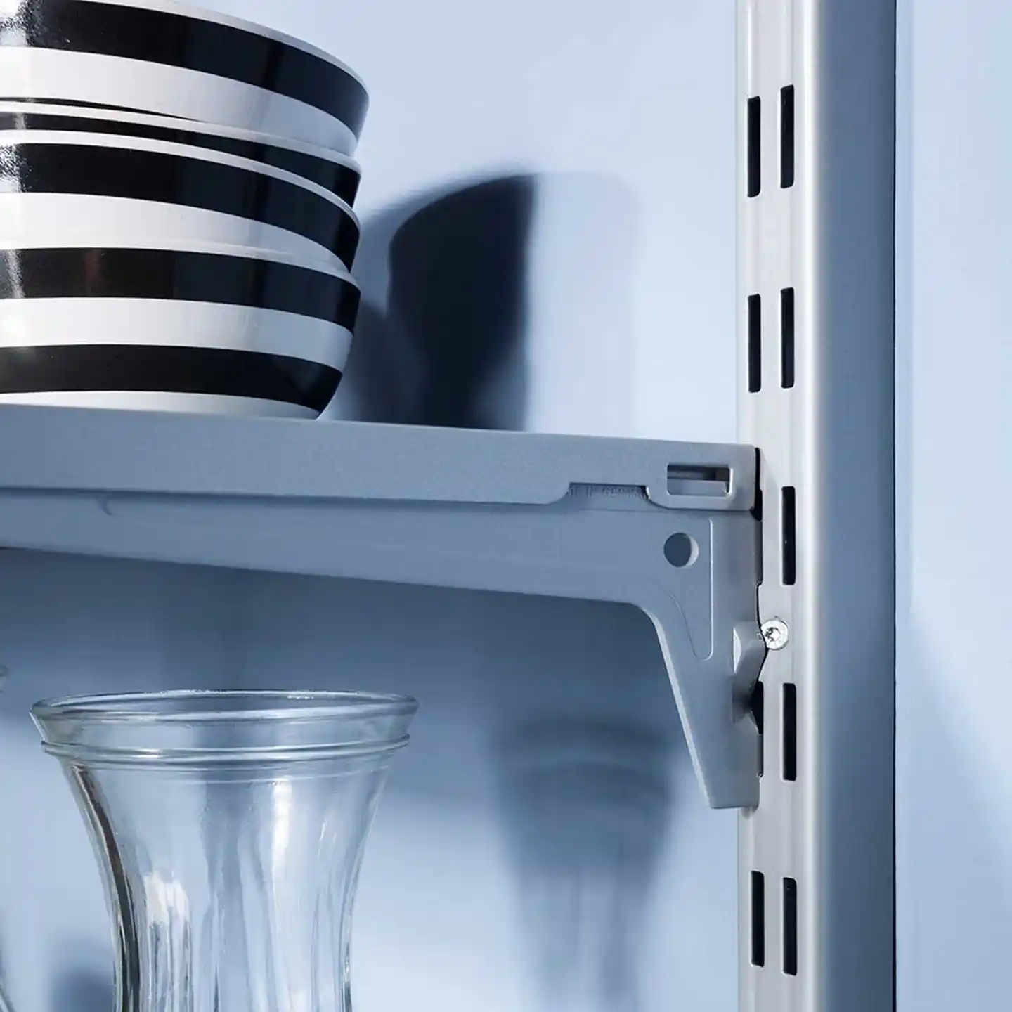 Duvar Rayları Dekorasyonda İşlevsellik ve Estetiği Birleştiren Modern Çözümler