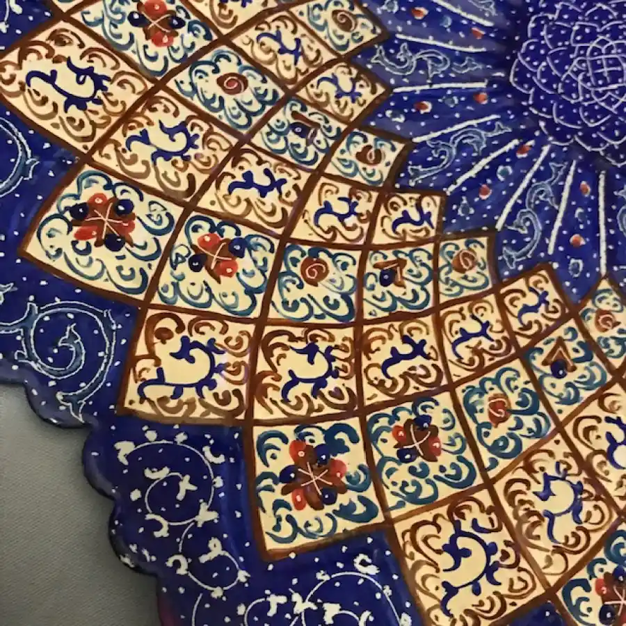 Duvar Tabaklarıyla Dekorasyonda Estetik ve Kültürel Zenginlik Sağlayan Yöntemler