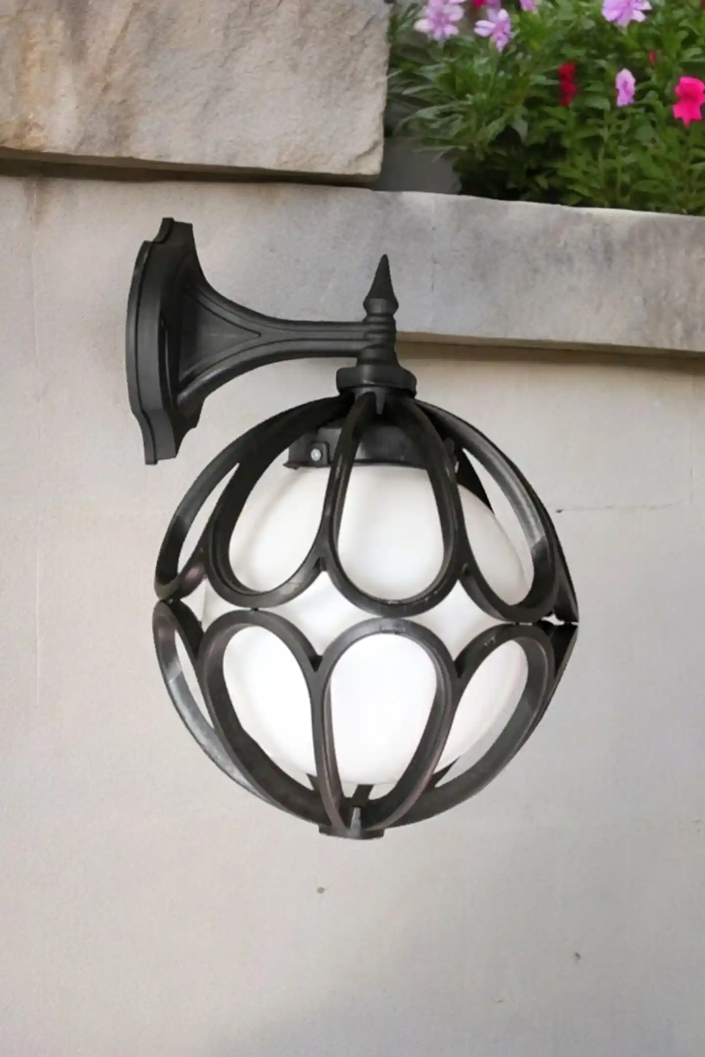 Duvar Tipi Armatürler ile Mekanlarınızı Şık ve Fonksiyonel Hale Getirin