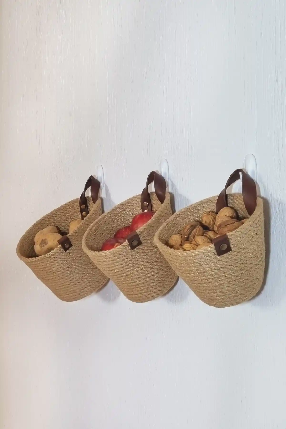 Duvara Asılan Hasır Sepetlerle Modern ve Doğal Dekorasyon Çözümleri