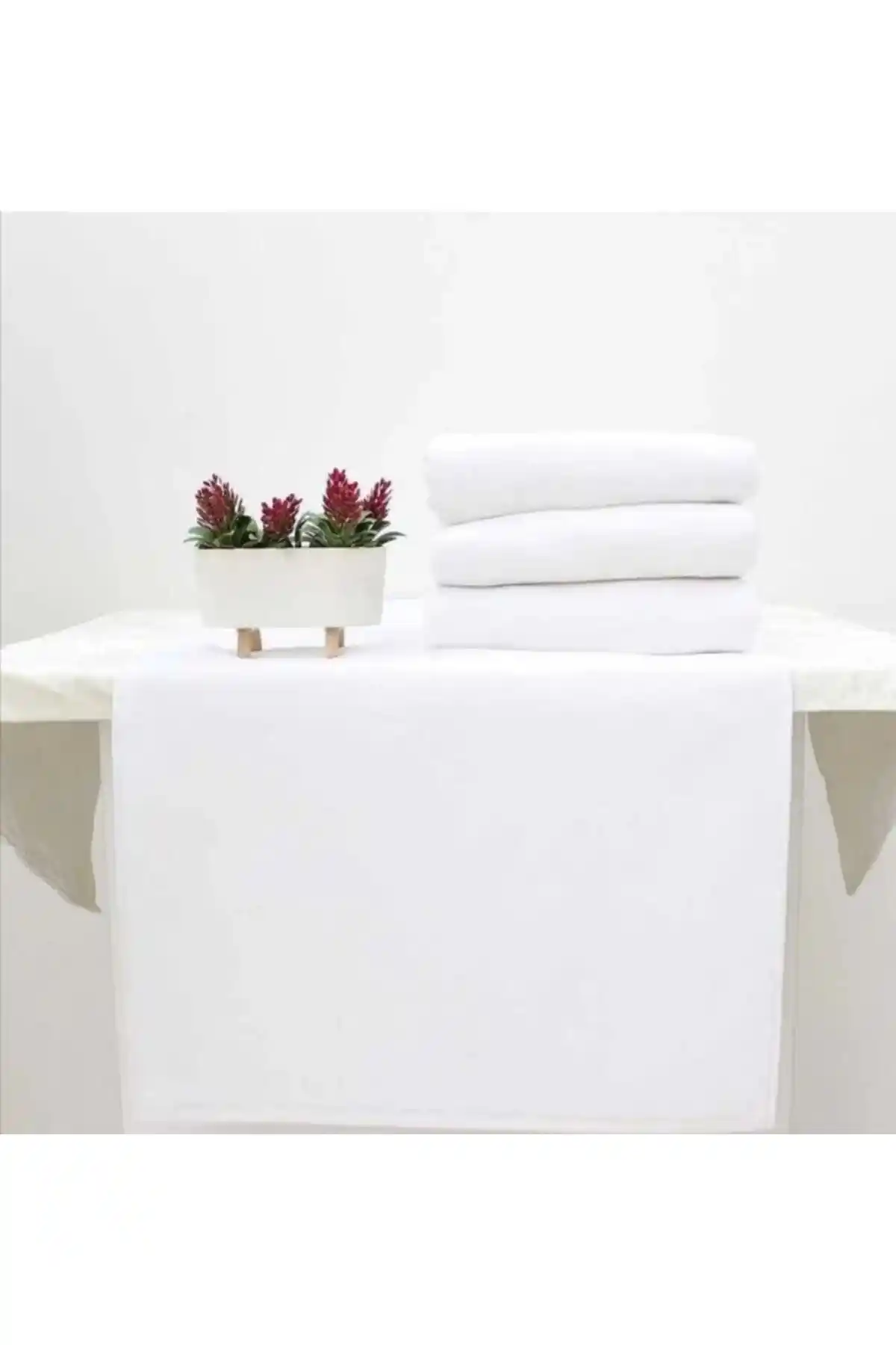 Düz Beyaz Havlu Dekorasyonunda Zarafet ve İşlevsellik: Şık ve Pratik Kullanım İpuçları