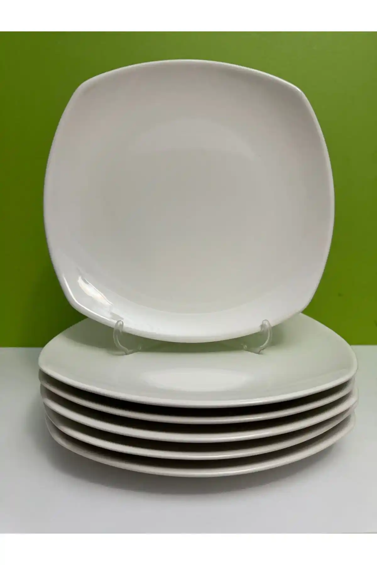 Düz Beyaz Servis Tabağı ile Şık ve Zarif Dekorasyon İpuçları