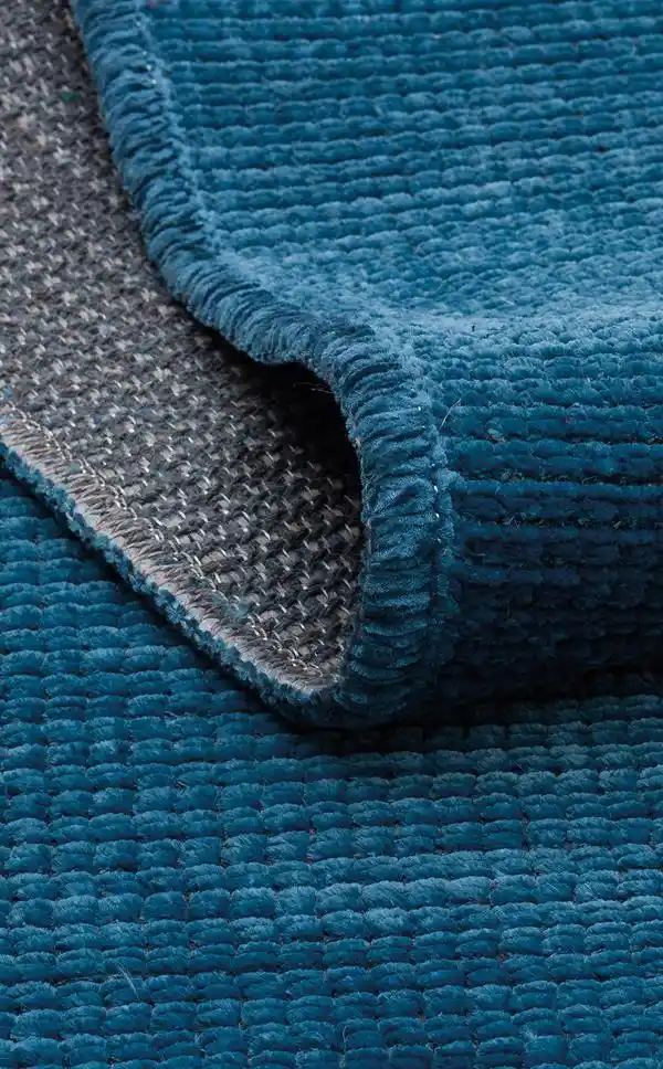 Düz Renk Kilimler ile Modern ve Sade Dekorasyonun Zarif Dokunuşları