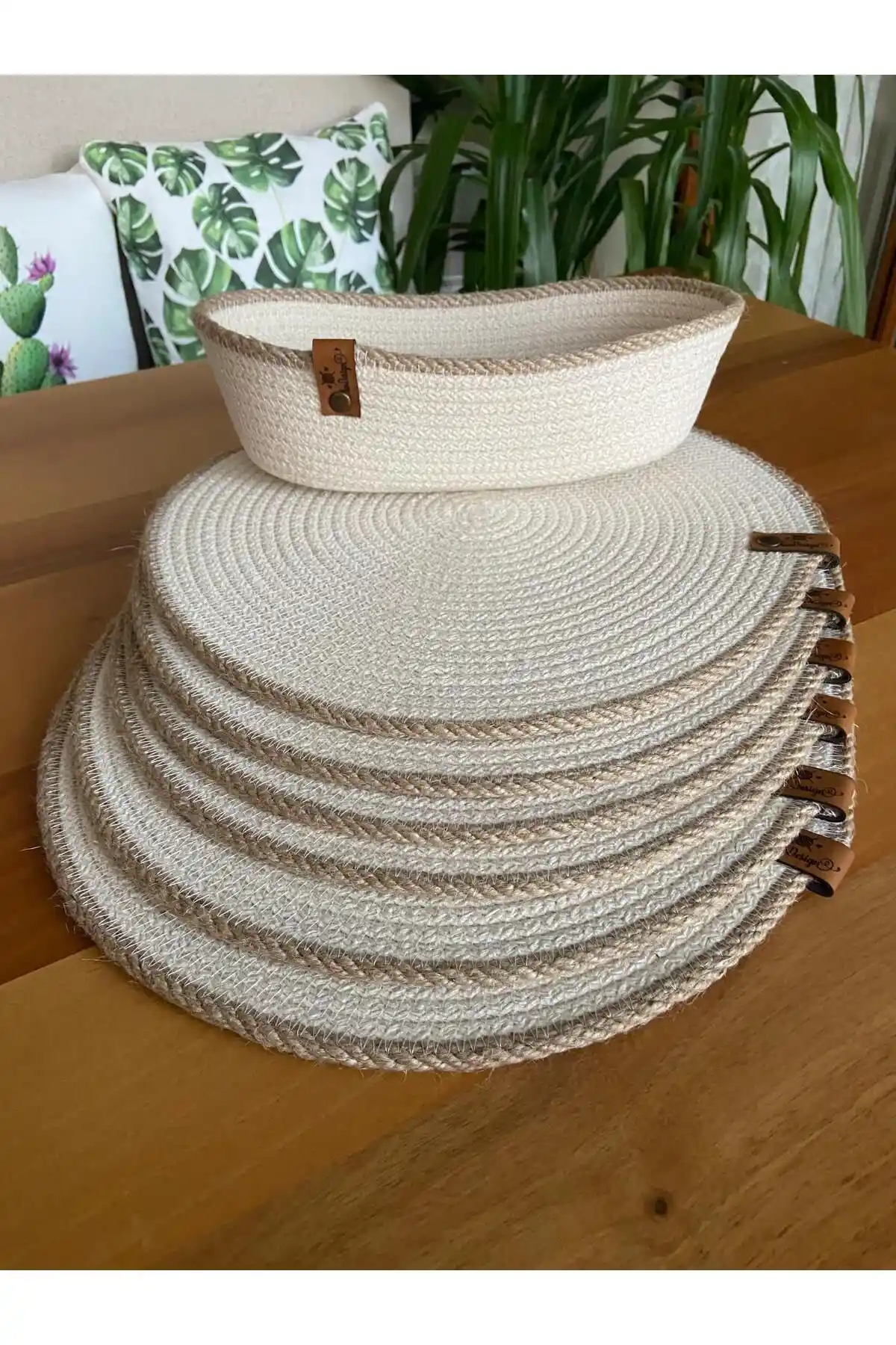 Ekmek Takımı Dekorasyonunda Şıklık ve Fonksiyonelliği Bir Araya Getiren Seçenekler