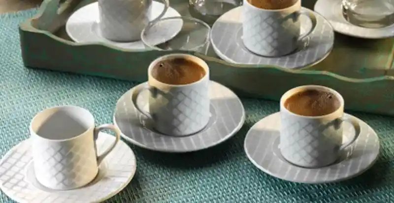 Ekose Fincan Dekorasyonunda Şıklık ve İşlevselliğin Birleşimi