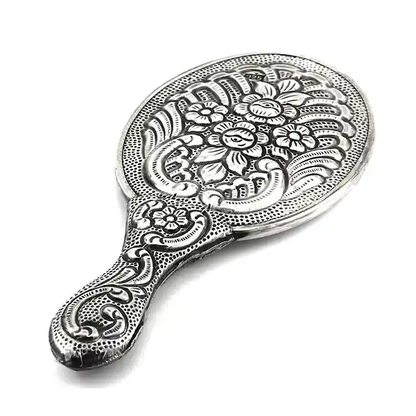 El Aynası ile Dekorasyonda Zarafet ve Fonksiyonelliğin Buluşması