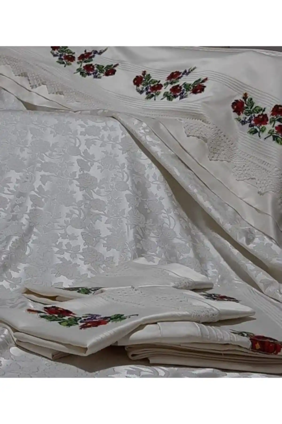 El İşi Kanaviçe Pike Takımıyla Evinize Zarafet ve Sıcaklık Katın