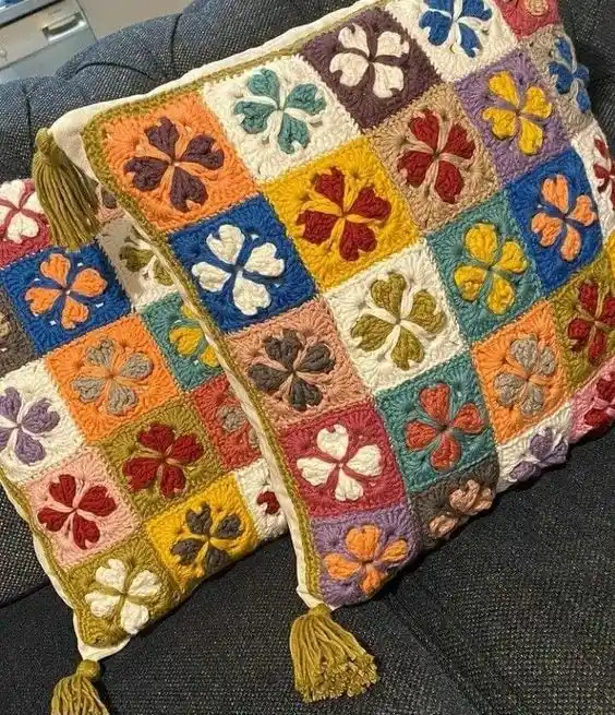 El Örgüsü Kırlent Modelleri ile Dekorasyonunuza Sıcaklık ve Şıklık Katın