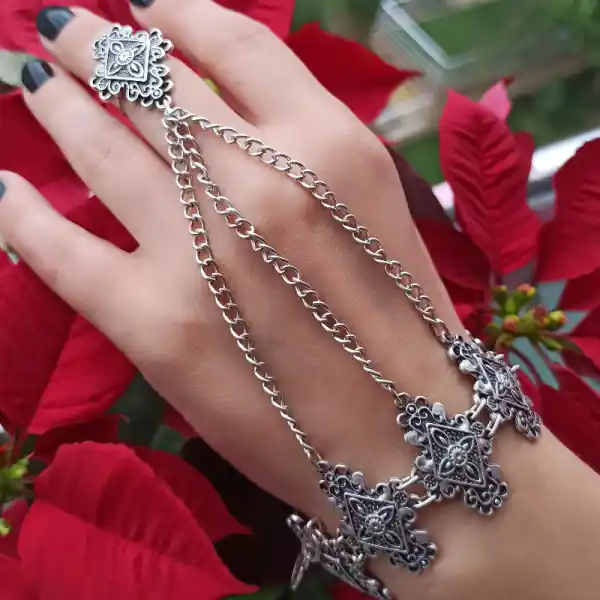 El Şahmeranı Dekorasyonda Gizemli ve Zarif Bir Detay Olarak Kullanım Rehberi