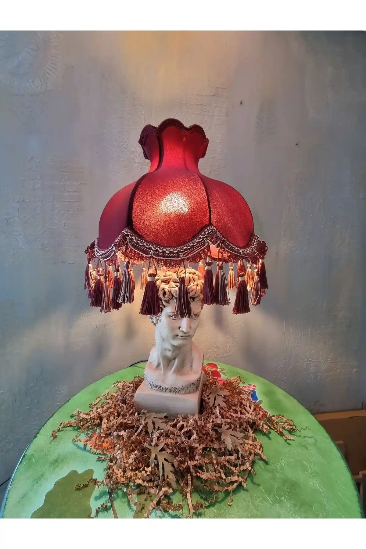 El Yapımı Abajurlar: Dekorasyonda Zarafet ve Yaratıcılığın Gücü