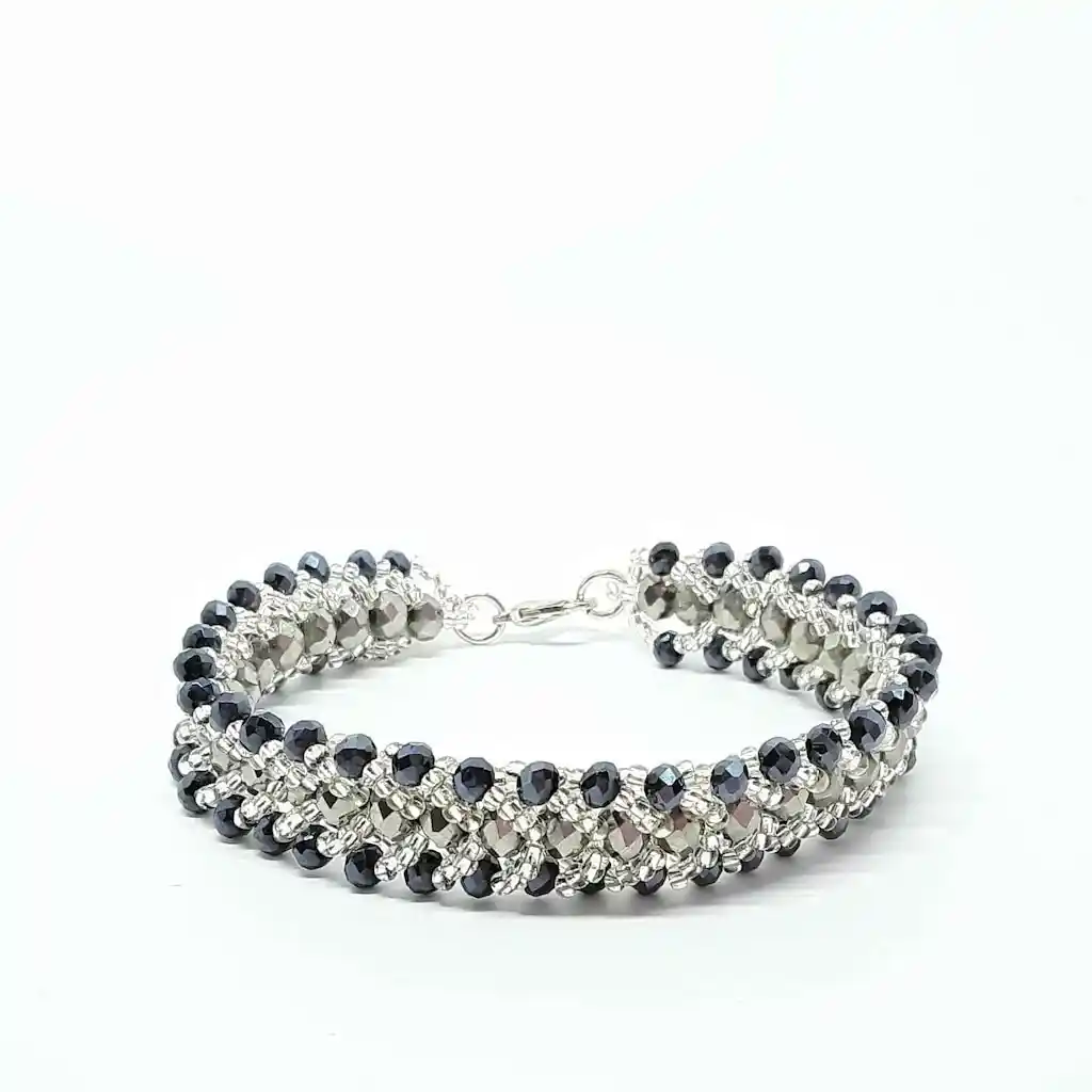 El Yapımı Boncuk Bilekliklerin Fiyatları ve Dekorasyon İçin Yaratıcı Kullanım İpuçları