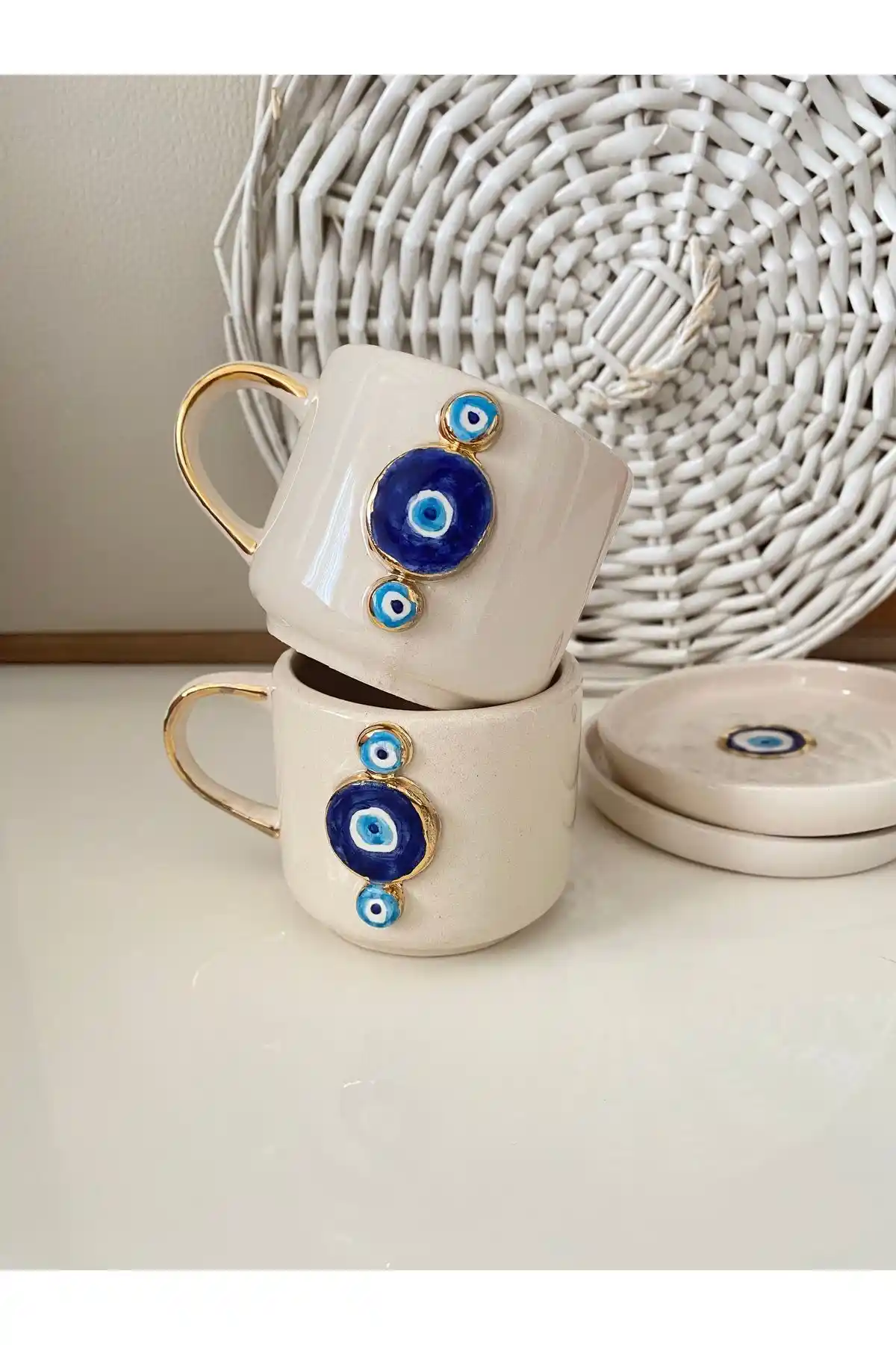 El Yapımı Nazar Boncuklu Kahve Fincanları ile Dekorasyonda Zarafet ve Anlamın Buluşması