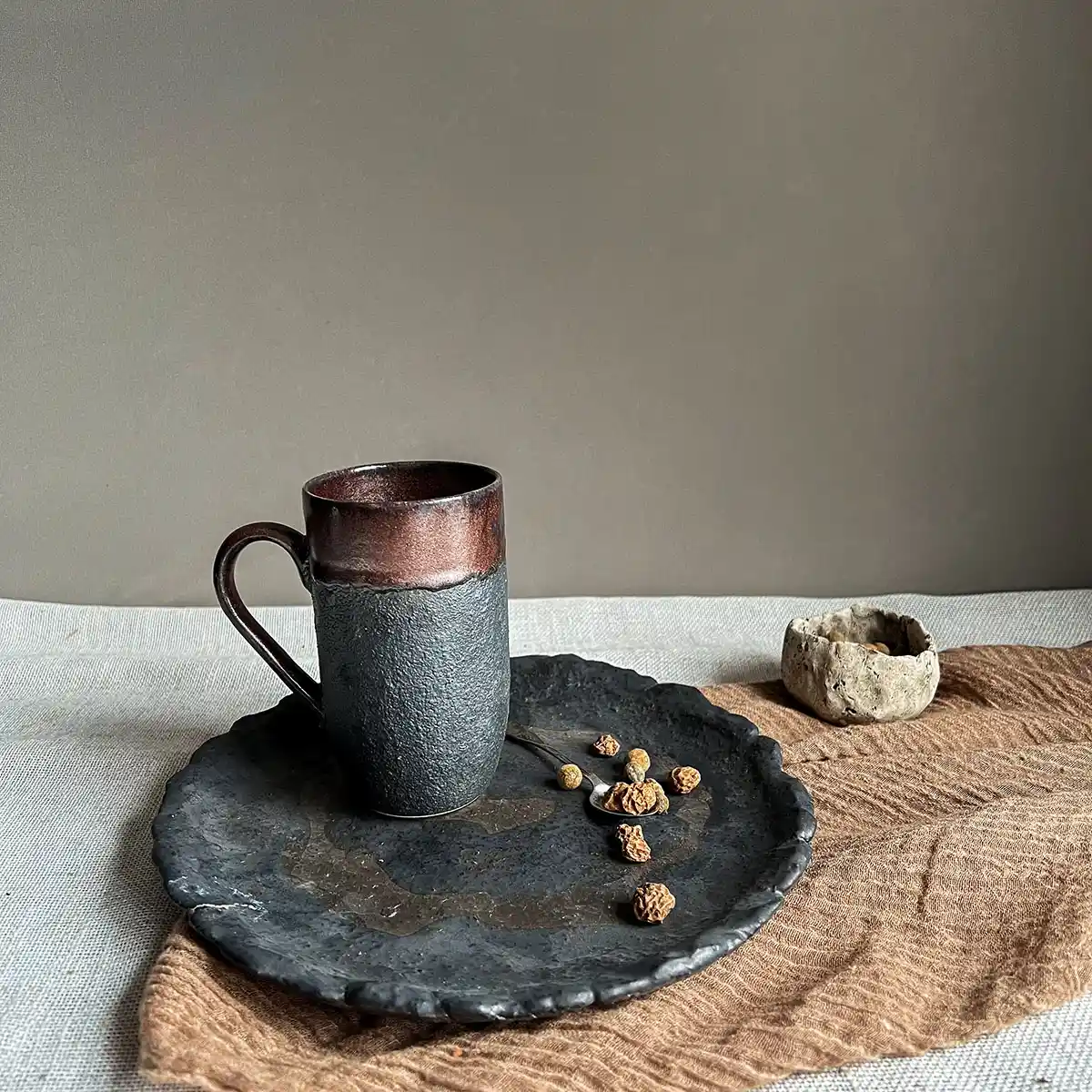 El Yapımı Seramik Bardaklar: Dekorasyonda Zarafet ve Özgünlük Yaratıcı Tasarımlar