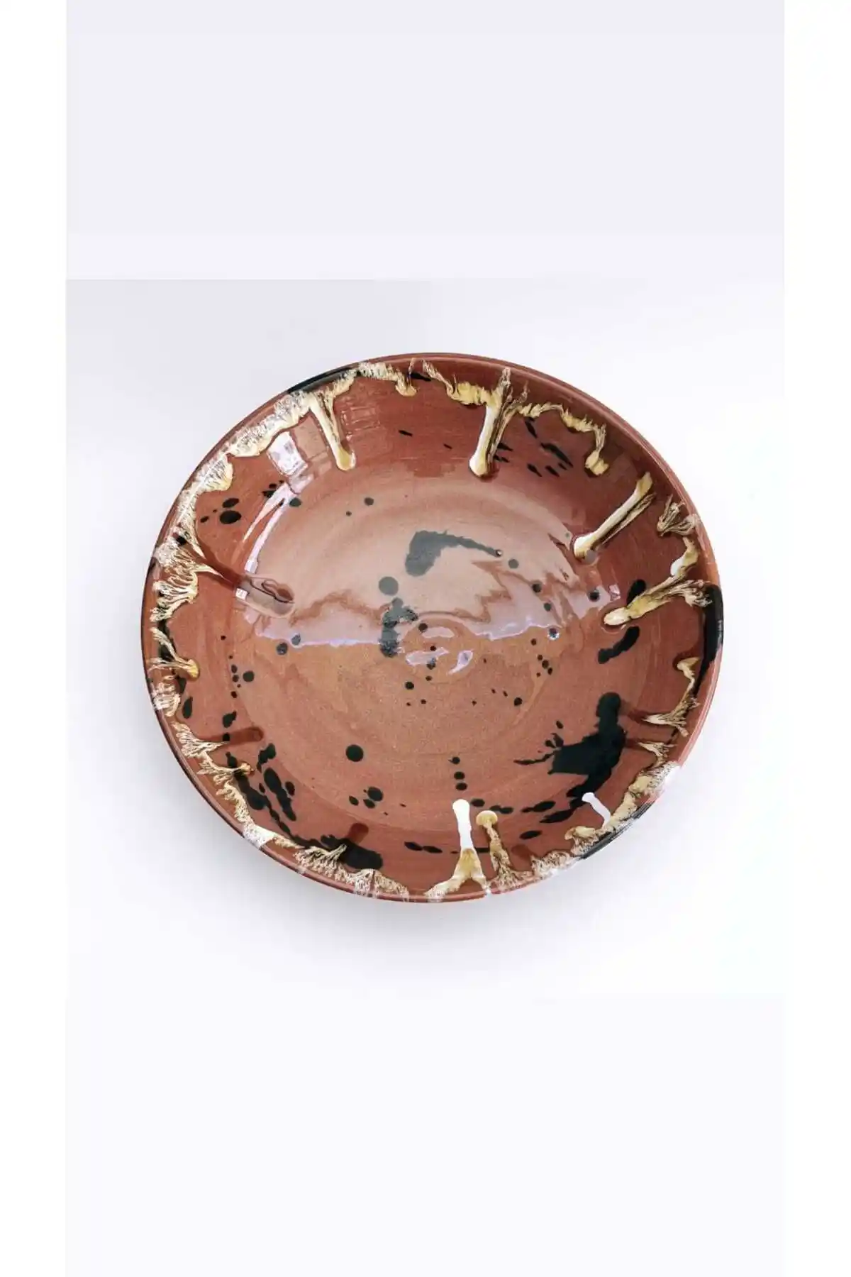 El Yapımı Seramik Tabaklar ile Dekorasyonunuza Sanat Katın ve Mekânlara Sıcaklık Getirin