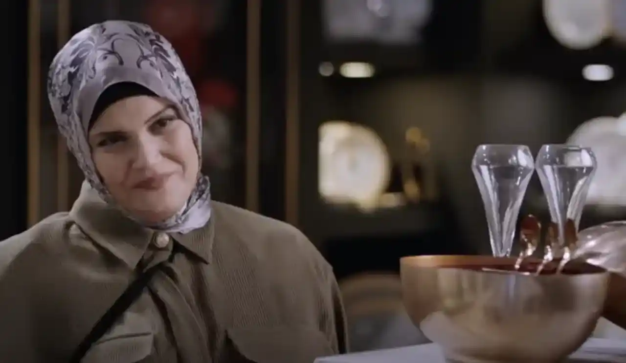 Elma Motifli Çatal Bıçak Takımı ile Mutfakta Şıklık ve İşlevsellik Sağlama