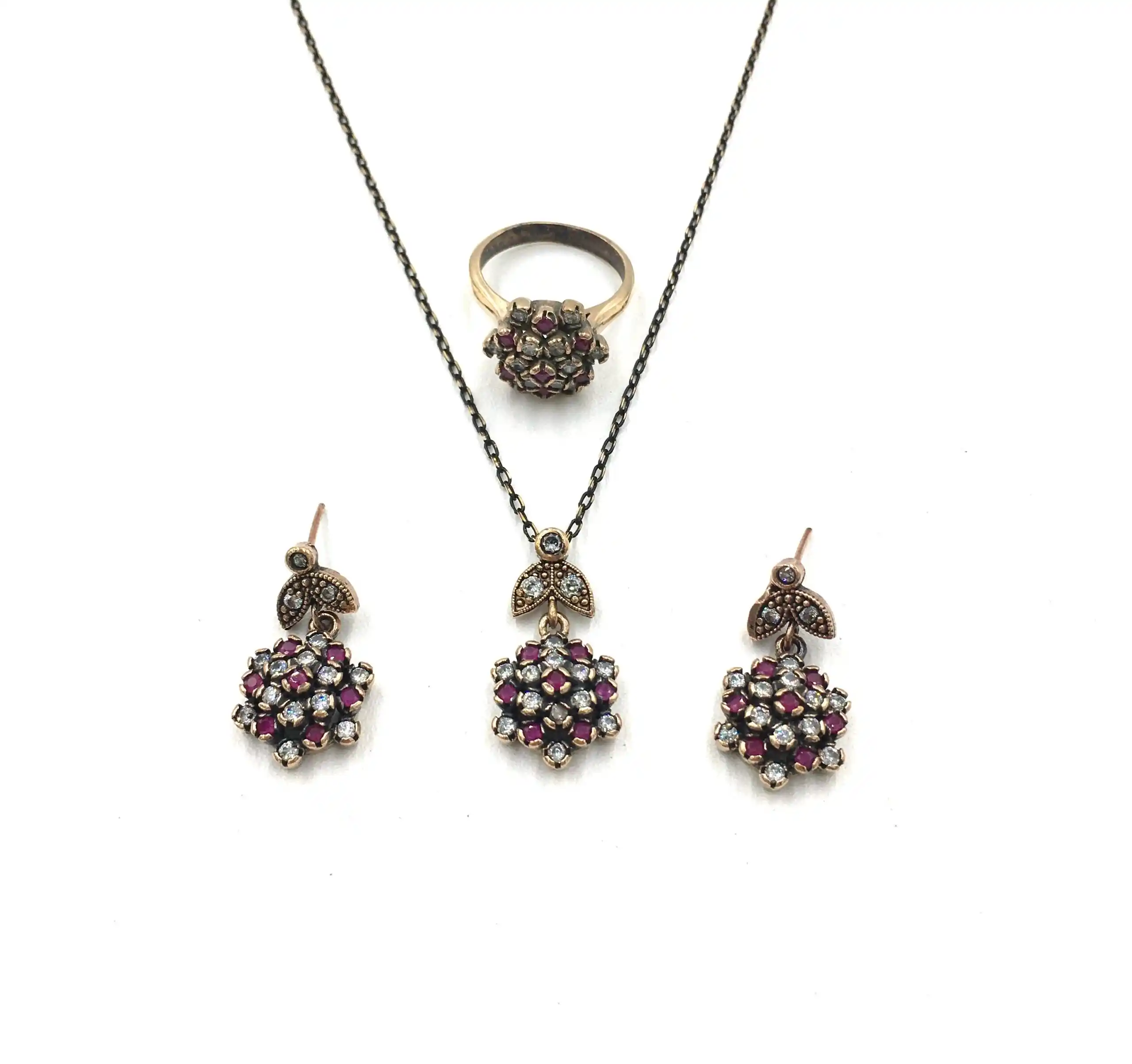 Elmas Rengiyle Dekorasyon: Şıklık ve Zarafetin Modern Yansıması