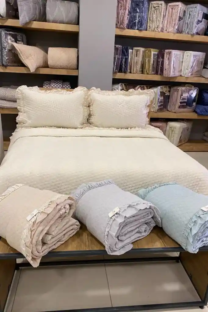 Elyaf Dolgulu Yatak Örtüsü ile Konfor ve Estetiğin Modern Buluşması