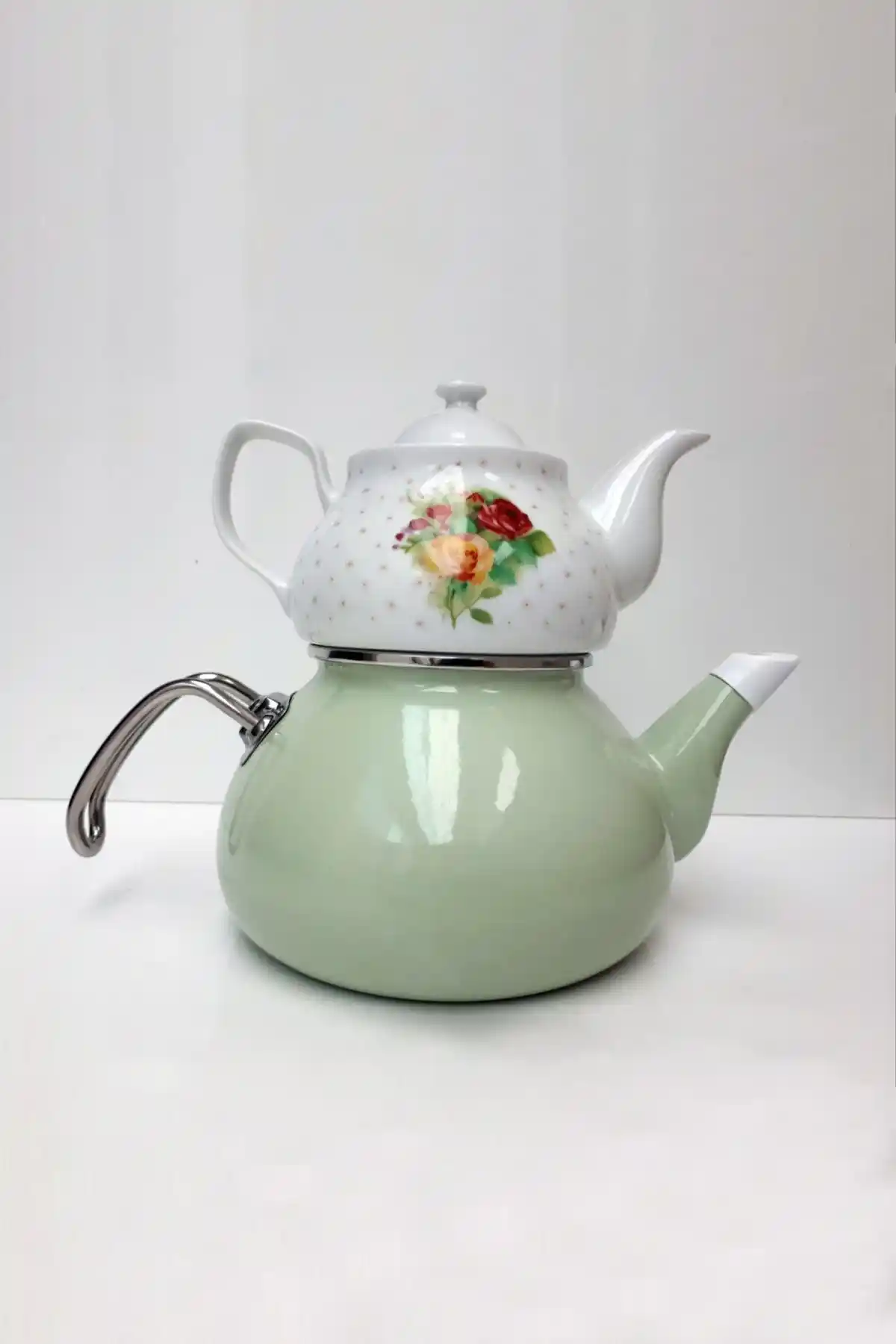 Emaye Demlik Üstleri Dekorasyonda Şıklık ve İşlevselliğin Buluşma Noktası