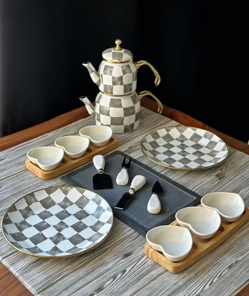 Emaye Kahvaltılıkların Dekorasyonda Kullanımı ve Şıklık Sağlayan Özellikleri