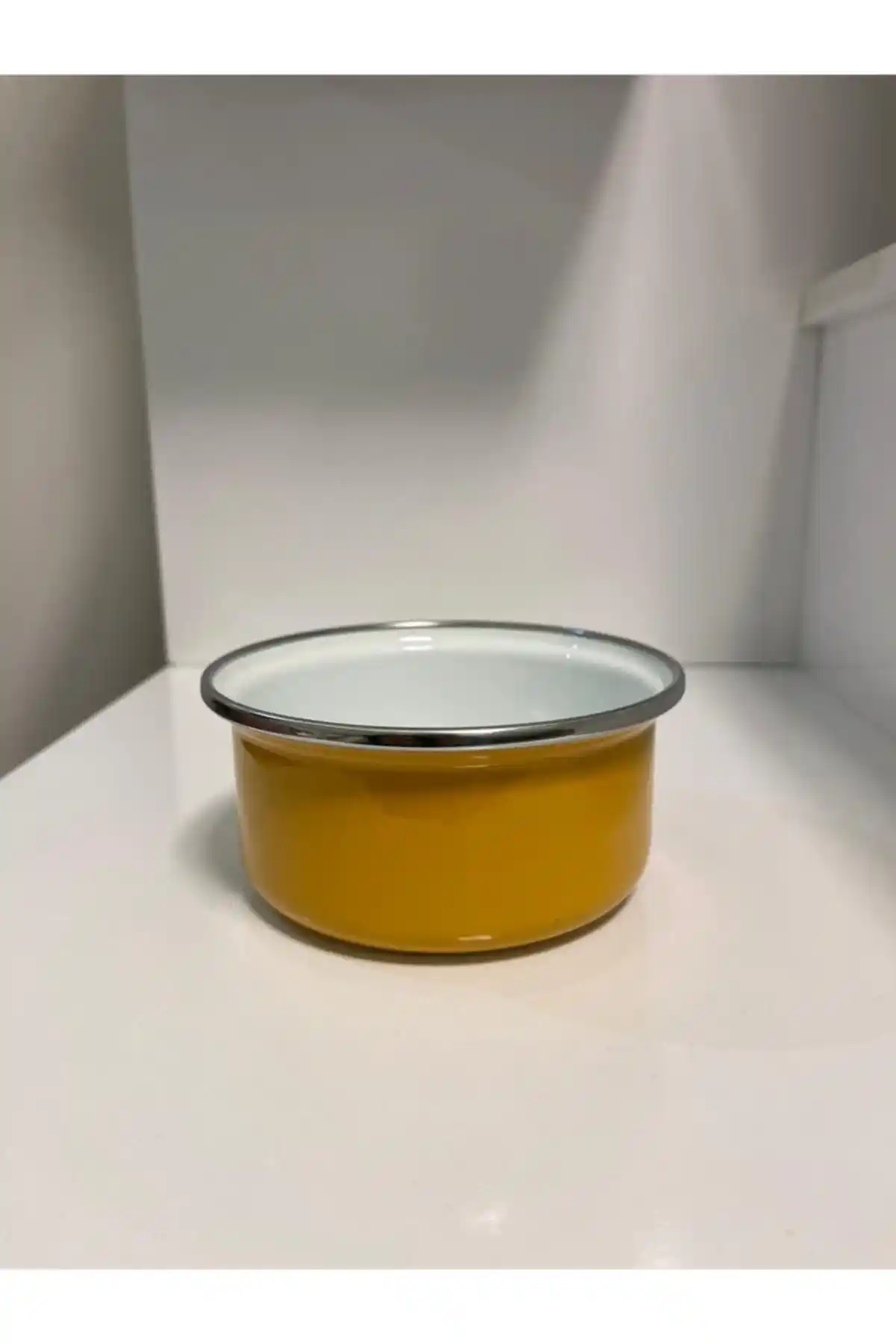 Emaye Kaplar ile Dekorasyonda Şıklık ve İşlevselliğin Birleşimi