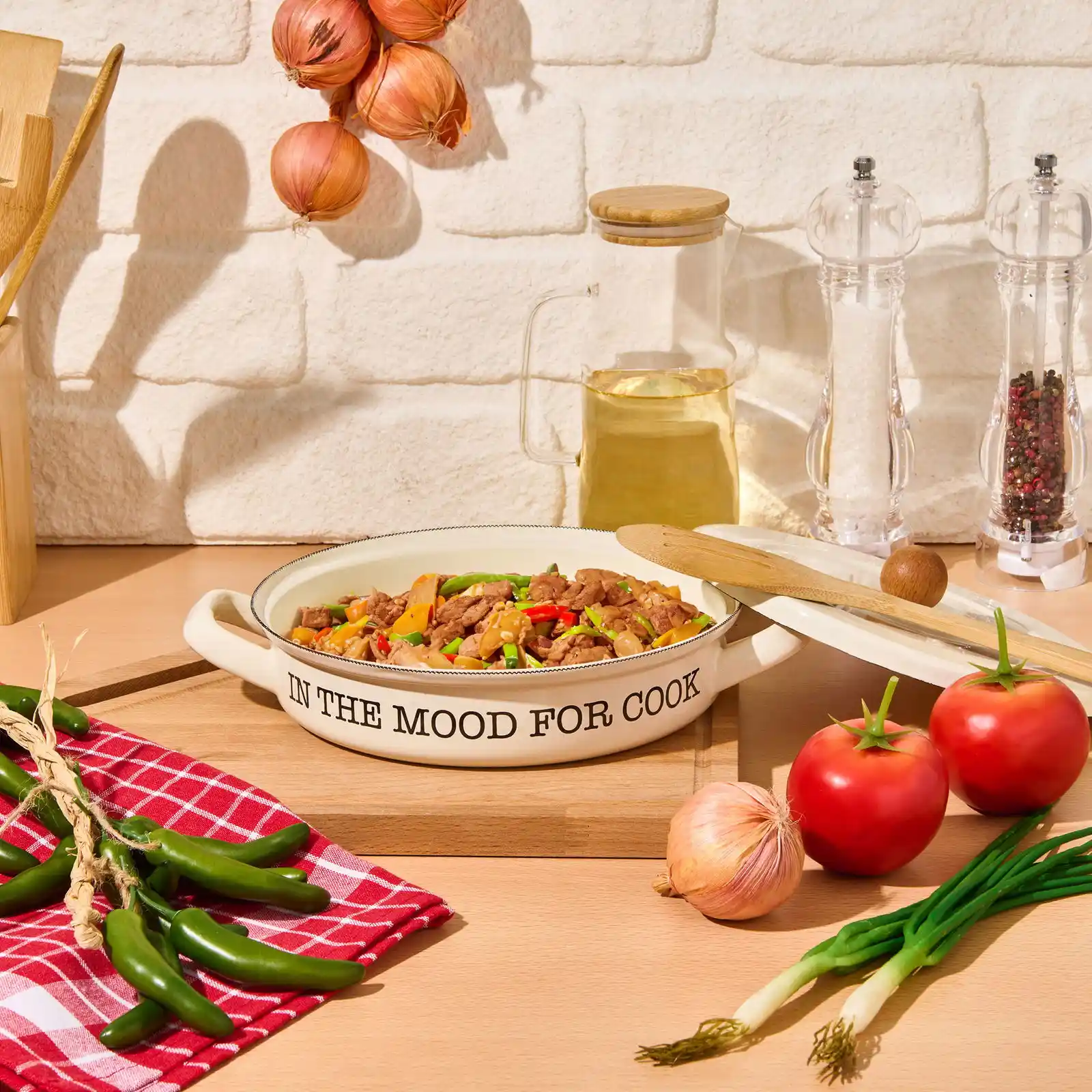 Emaye Sahan Dekorasyonda Şıklık ve İşlevselliği Bir Arada Sunar