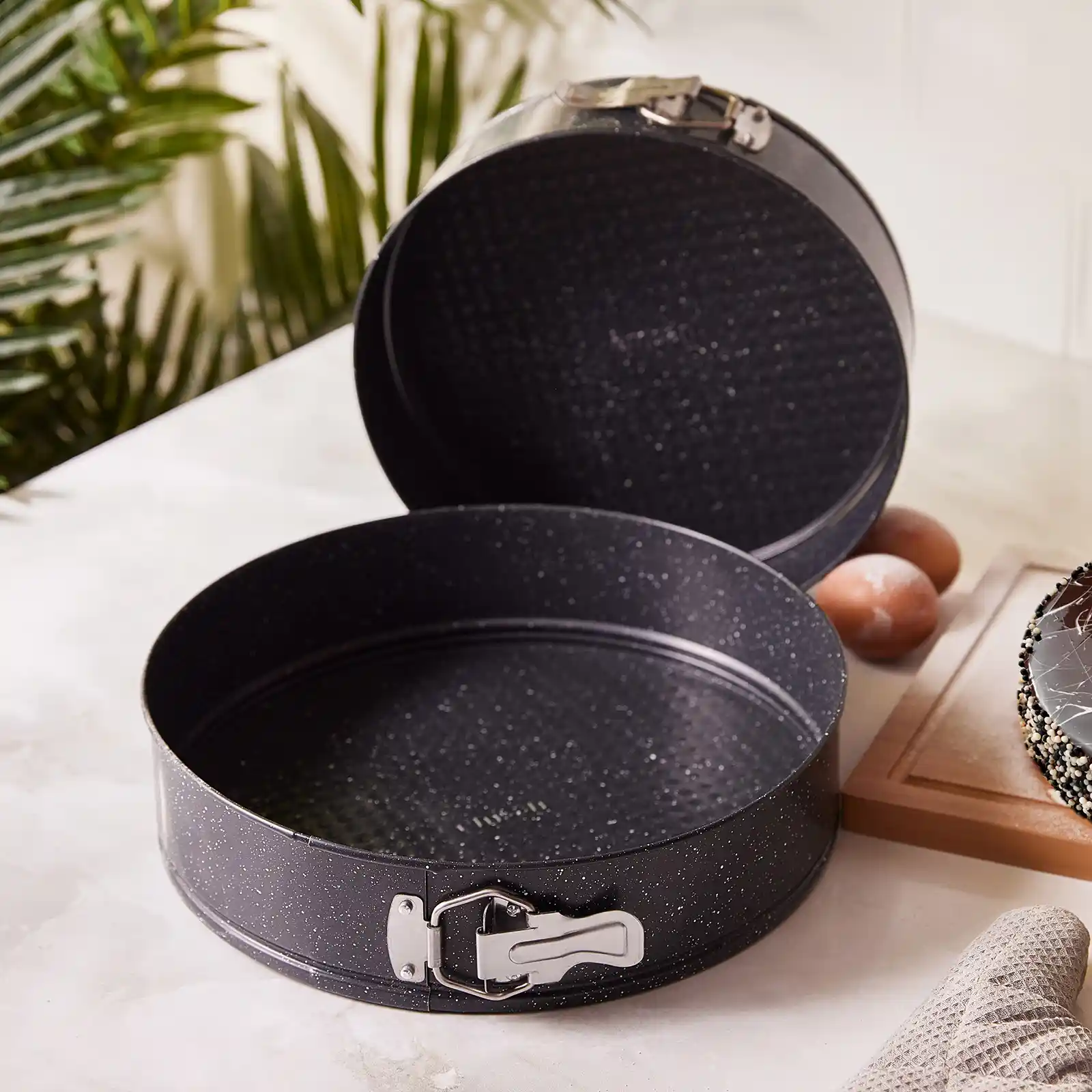 Emsan Circle 2'li Kelepçeli Kek Kalıbı Seti ile Modern ve Şık Dekorasyon Çözümleri