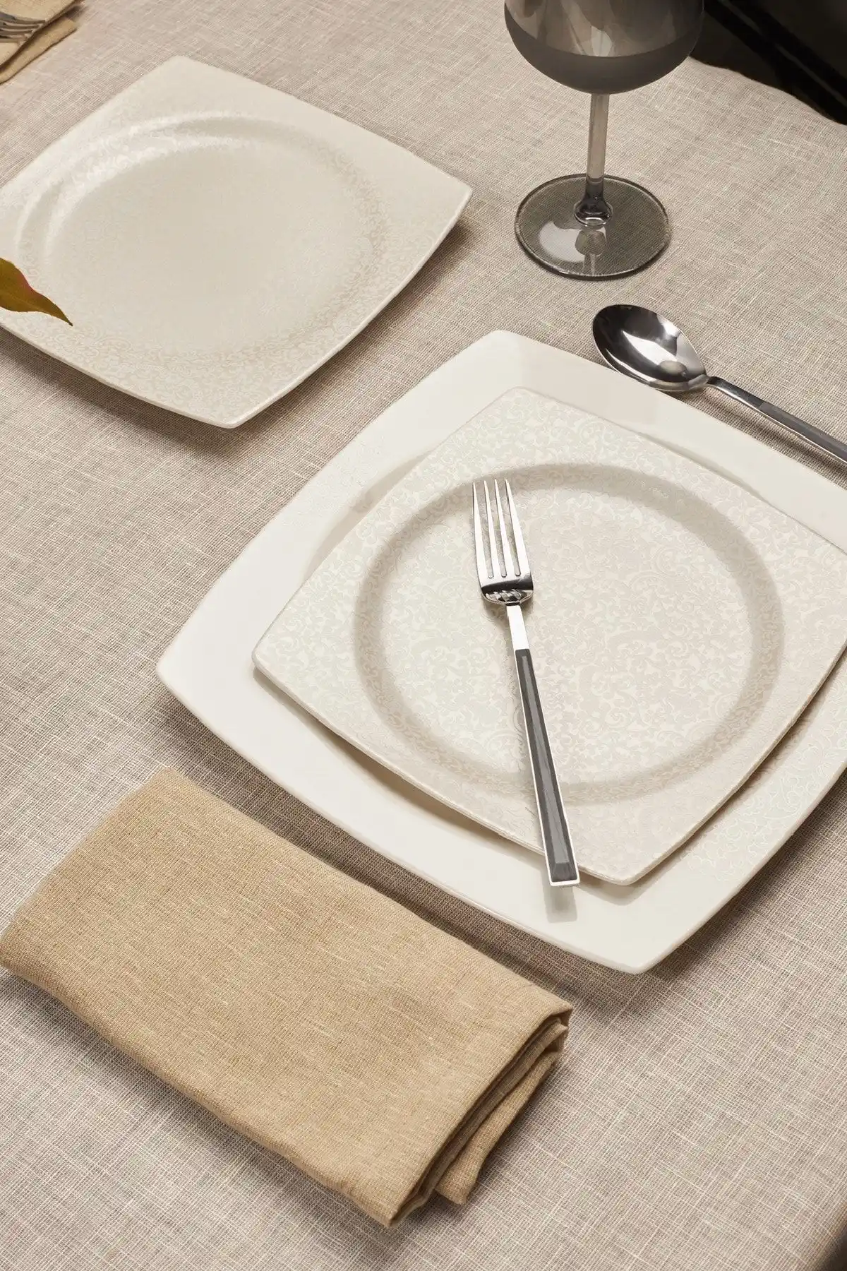 Emsan Flava Yemek Takımı: Modern ve Şık 24 Parça Porselen Seti